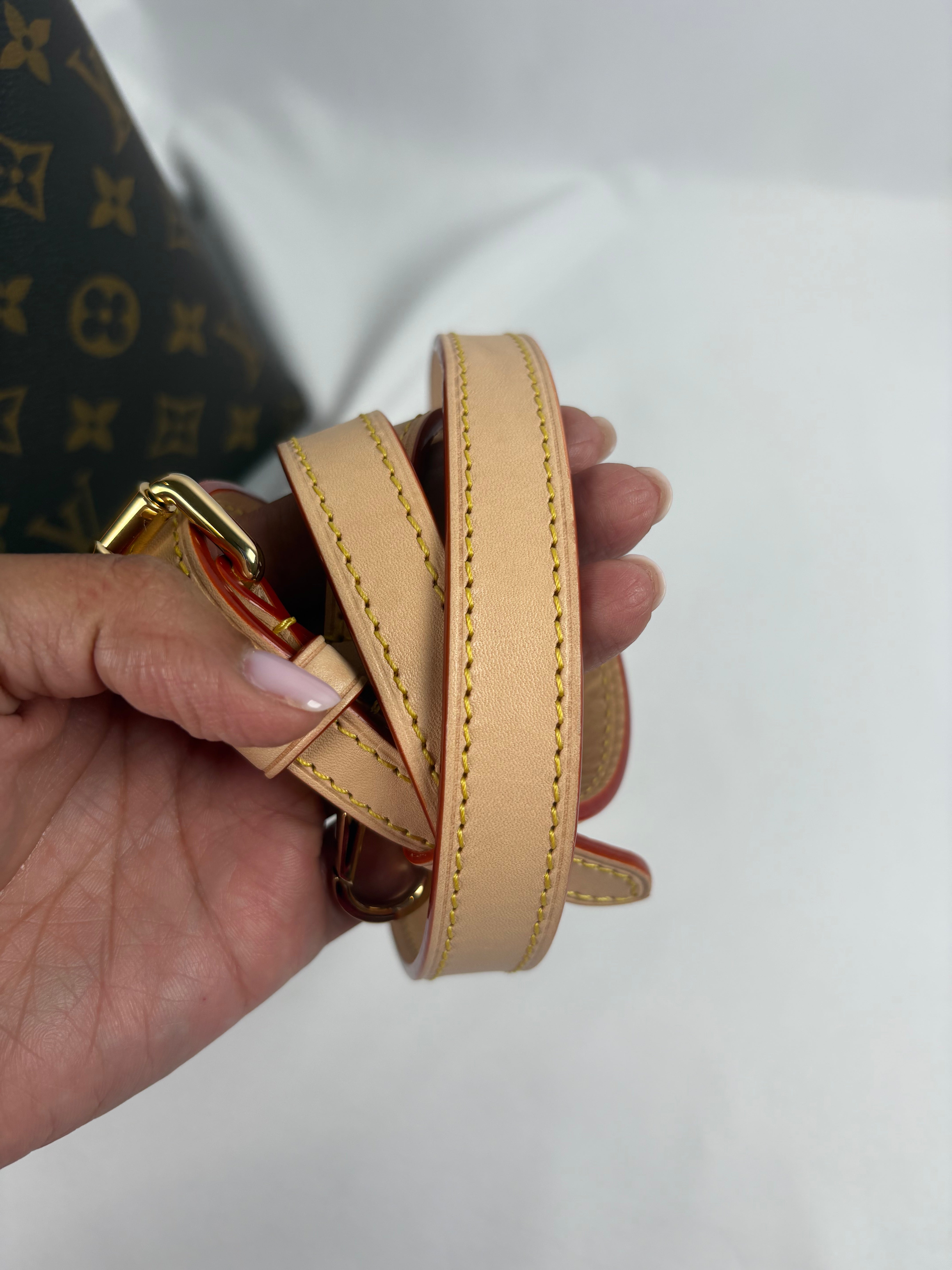 Pre-Owned LOUIS VUITTON Grand Palais Monogram Handbag