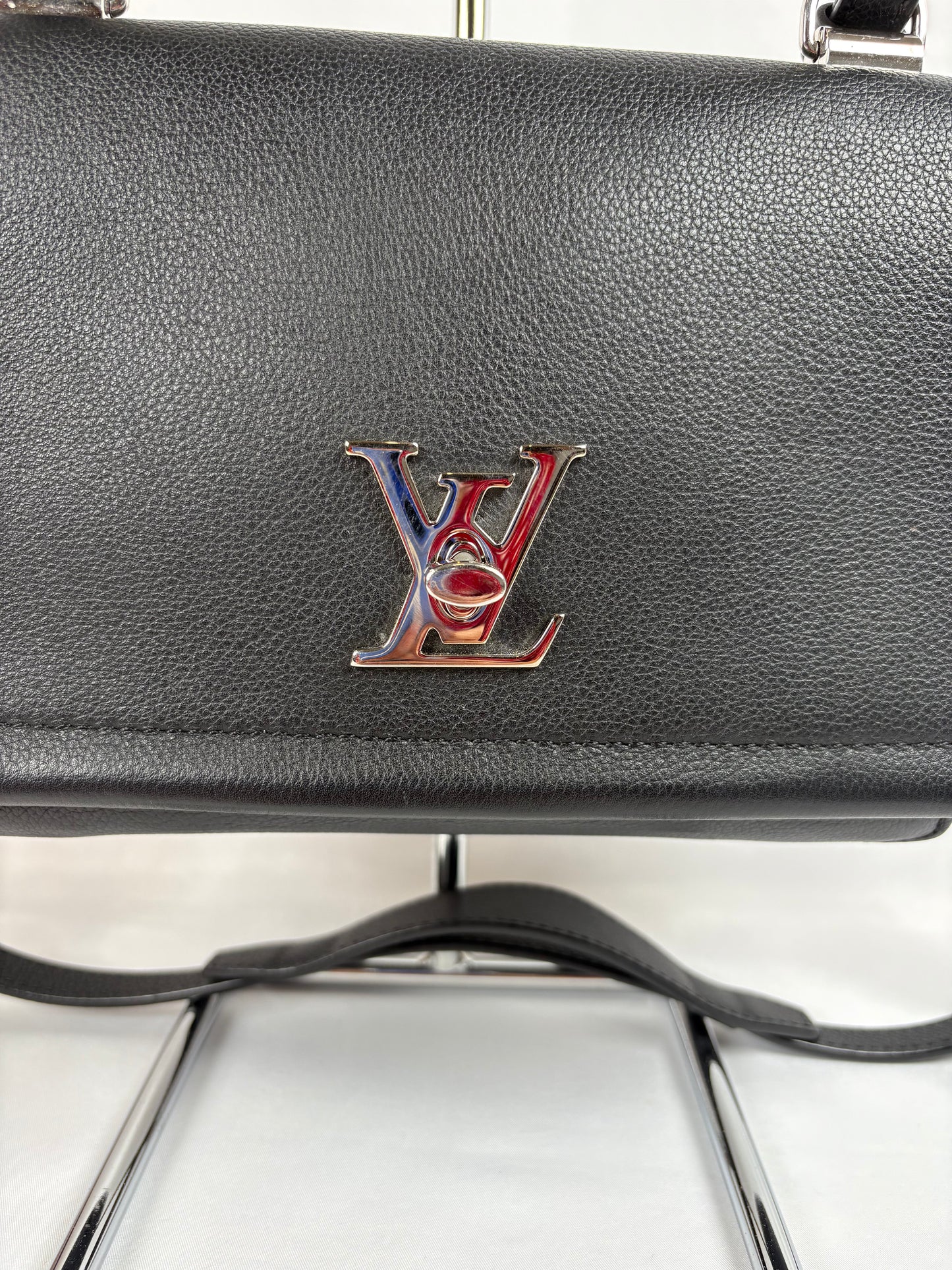 Pre-Owned LOUIS VUITTON MyLockMe Chain Black Handbag