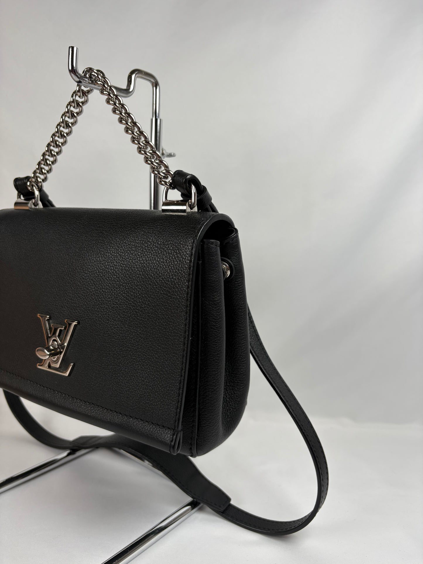Pre-Owned LOUIS VUITTON MyLockMe Chain Black Handbag