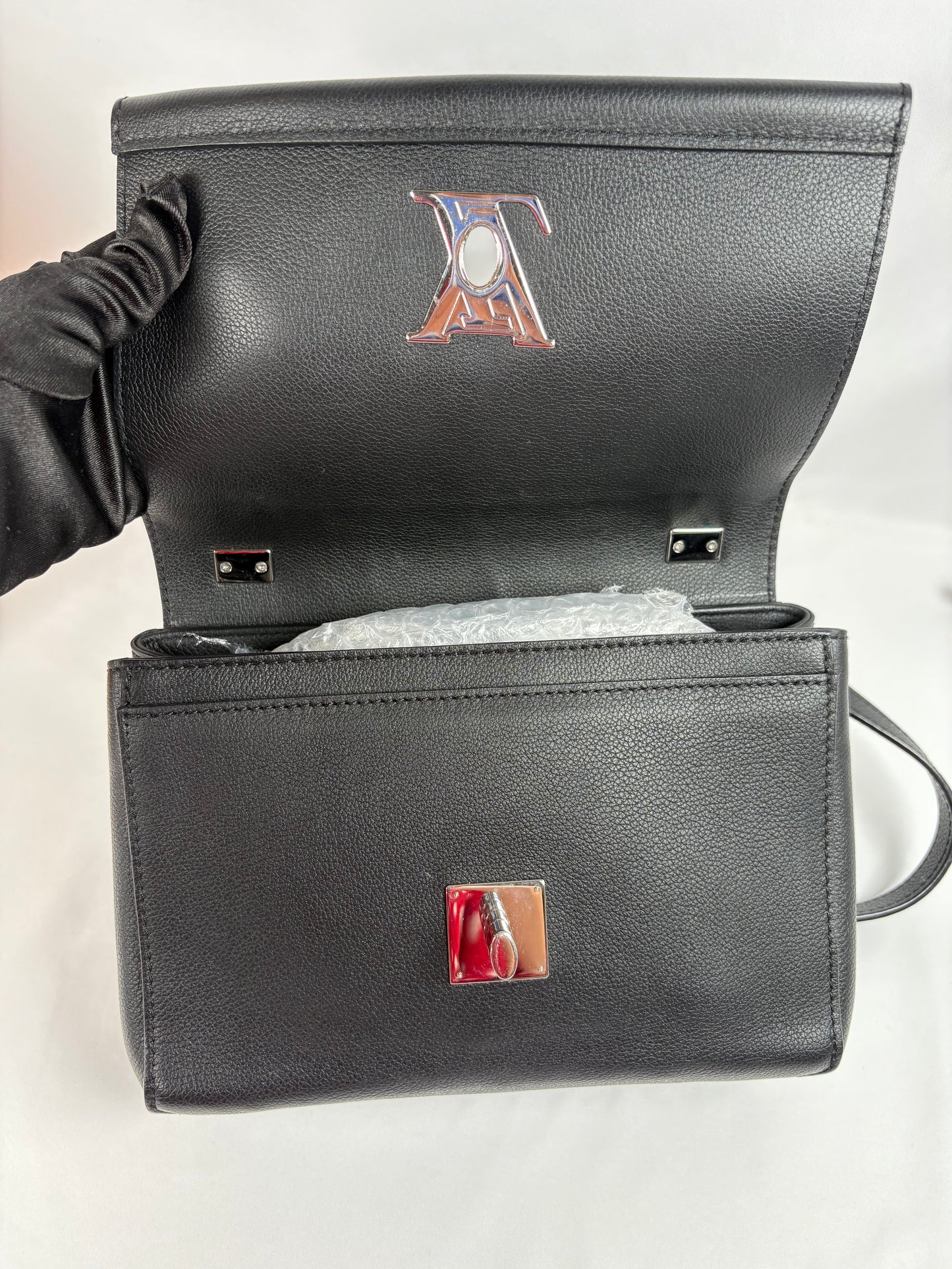 Pre-Owned LOUIS VUITTON MyLockMe Chain Black Handbag