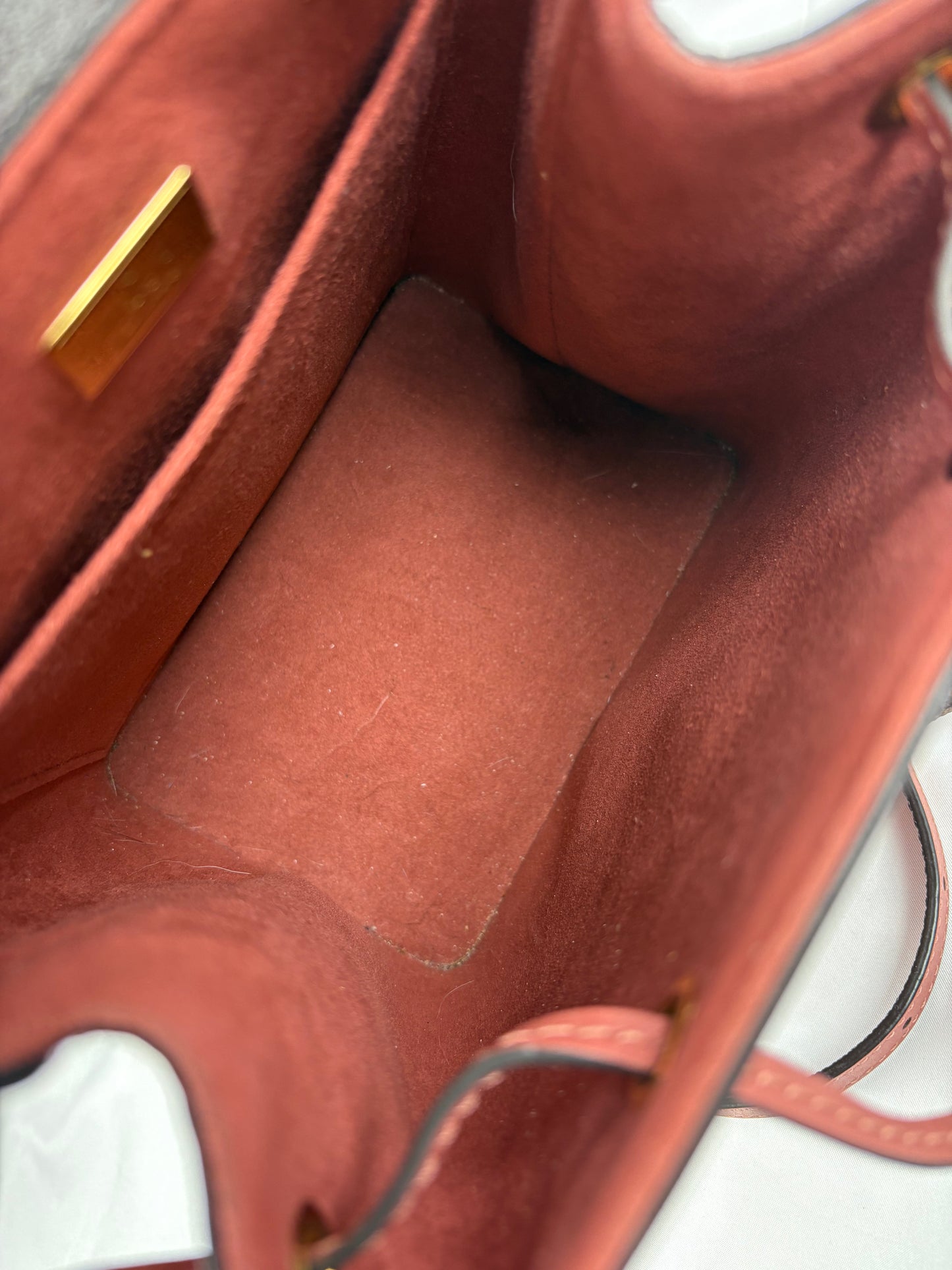 Pre-Owned LOUIS VUITTON 2019 Hot Springs Pink/Monogram Handbag