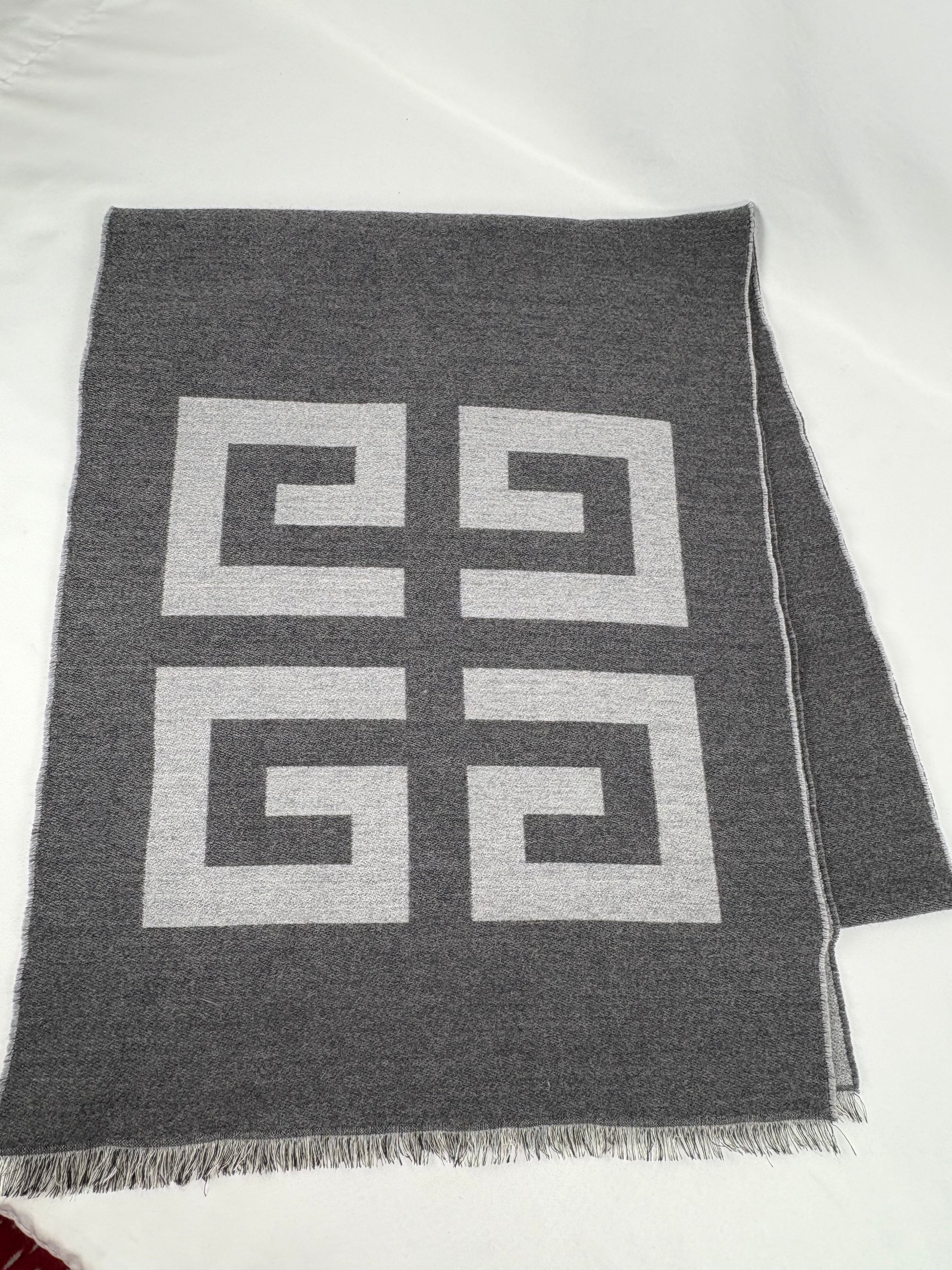 Pre-Owned GIVENCHY Wool/Silk Grey Scarf