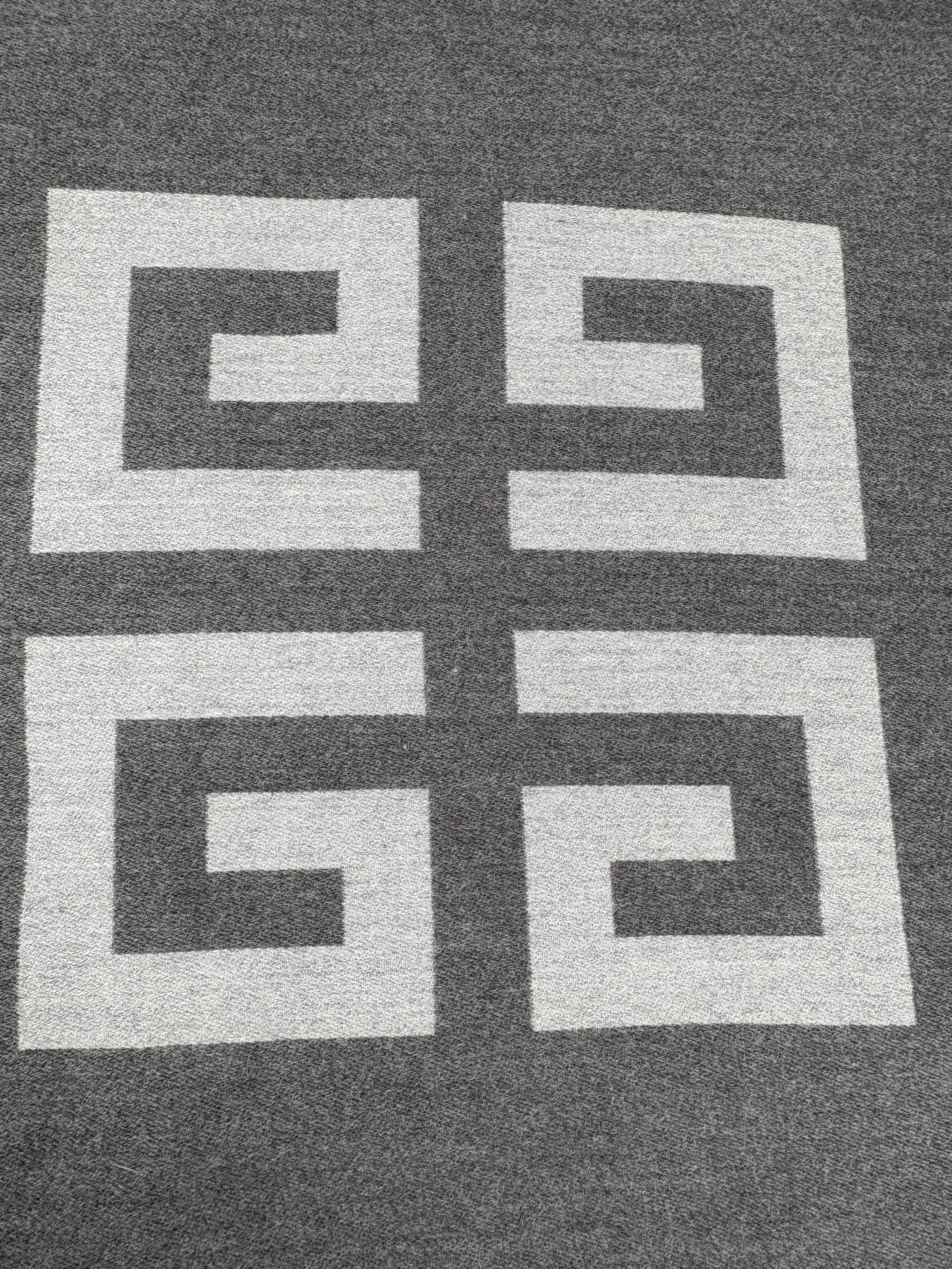 Pre-Owned GIVENCHY Wool/Silk Grey Scarf