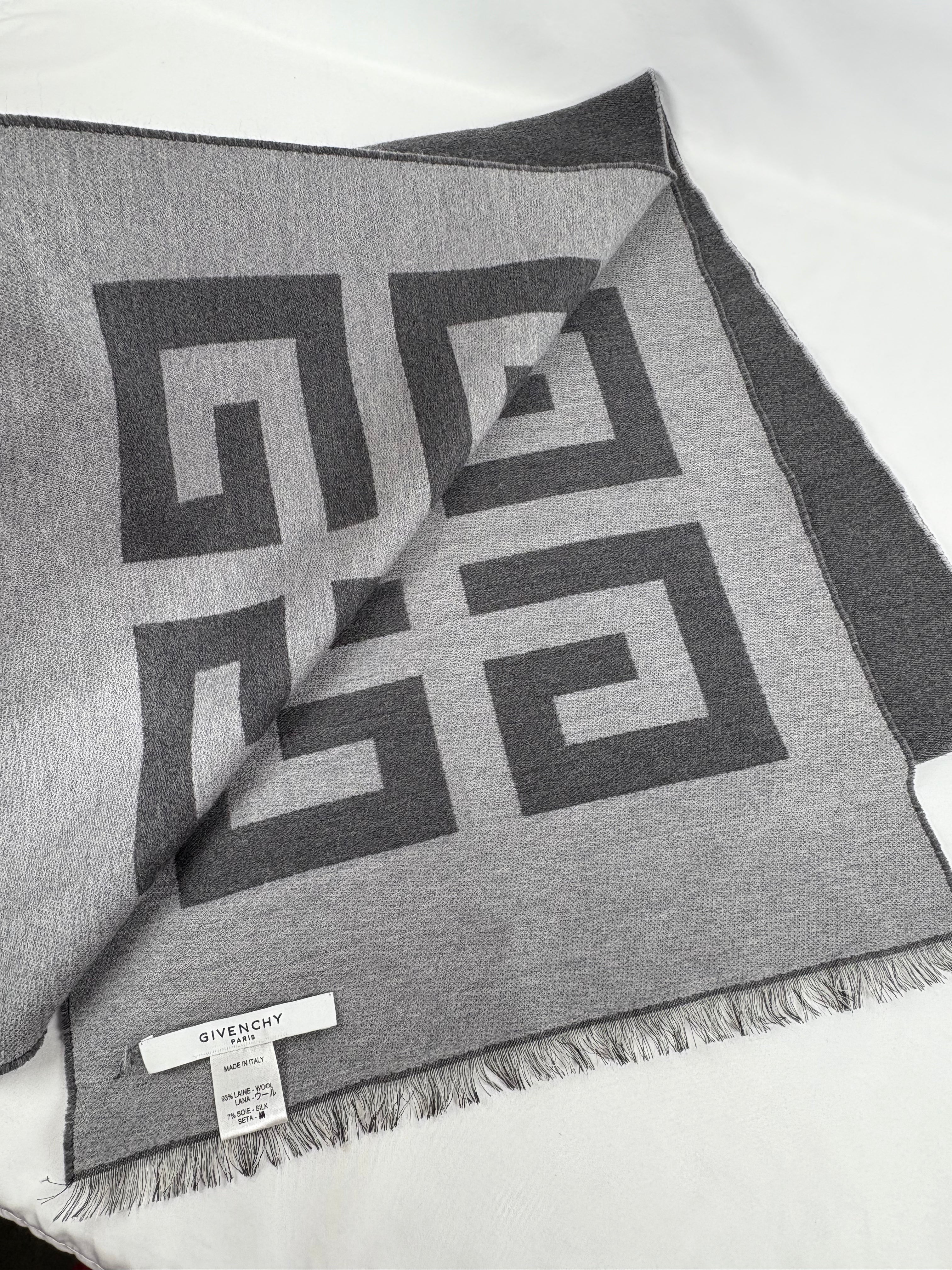 Pre-Owned GIVENCHY Wool/Silk Grey Scarf