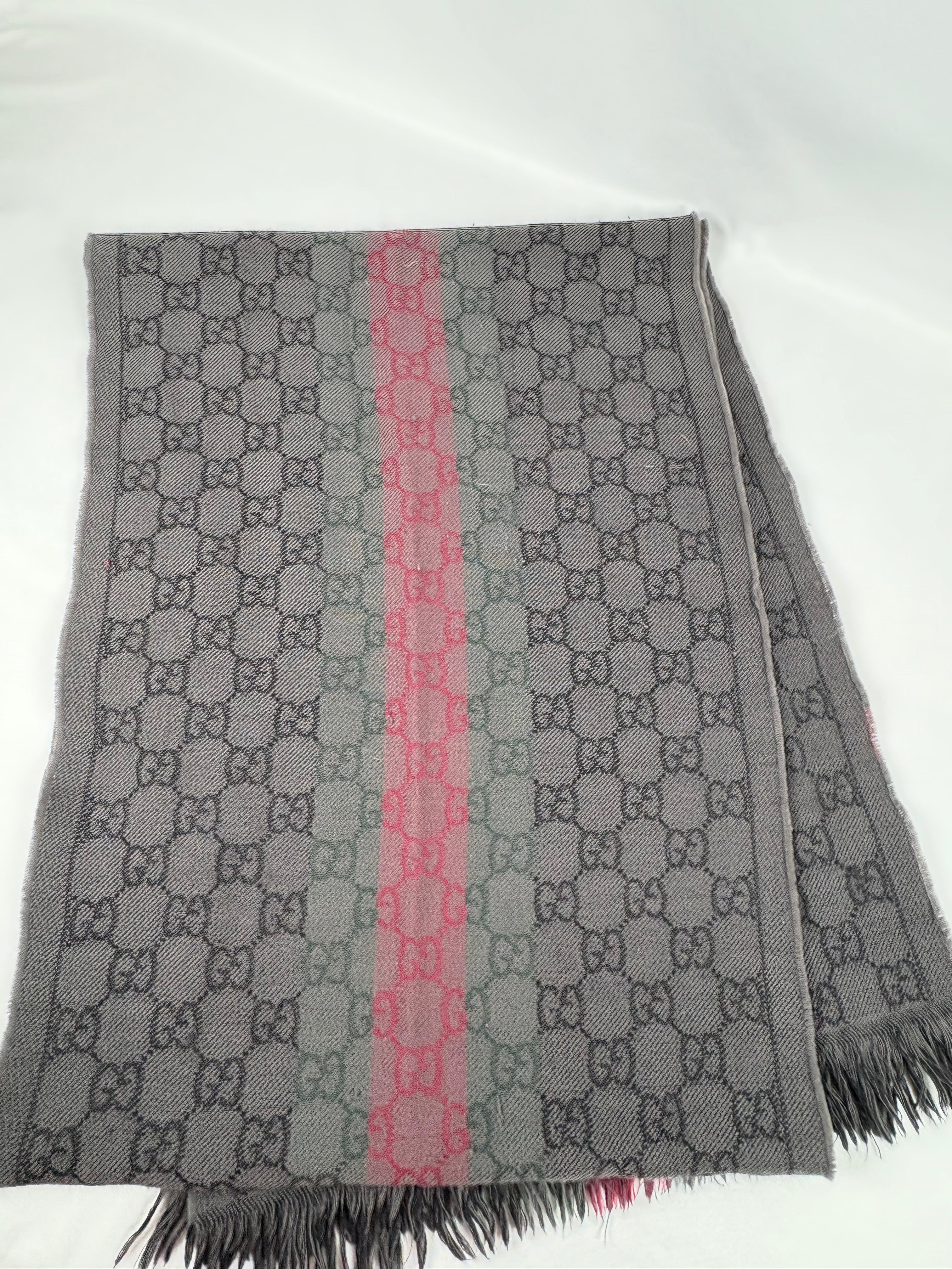 Pre-Owned GUCCI Dark Grey Scarf