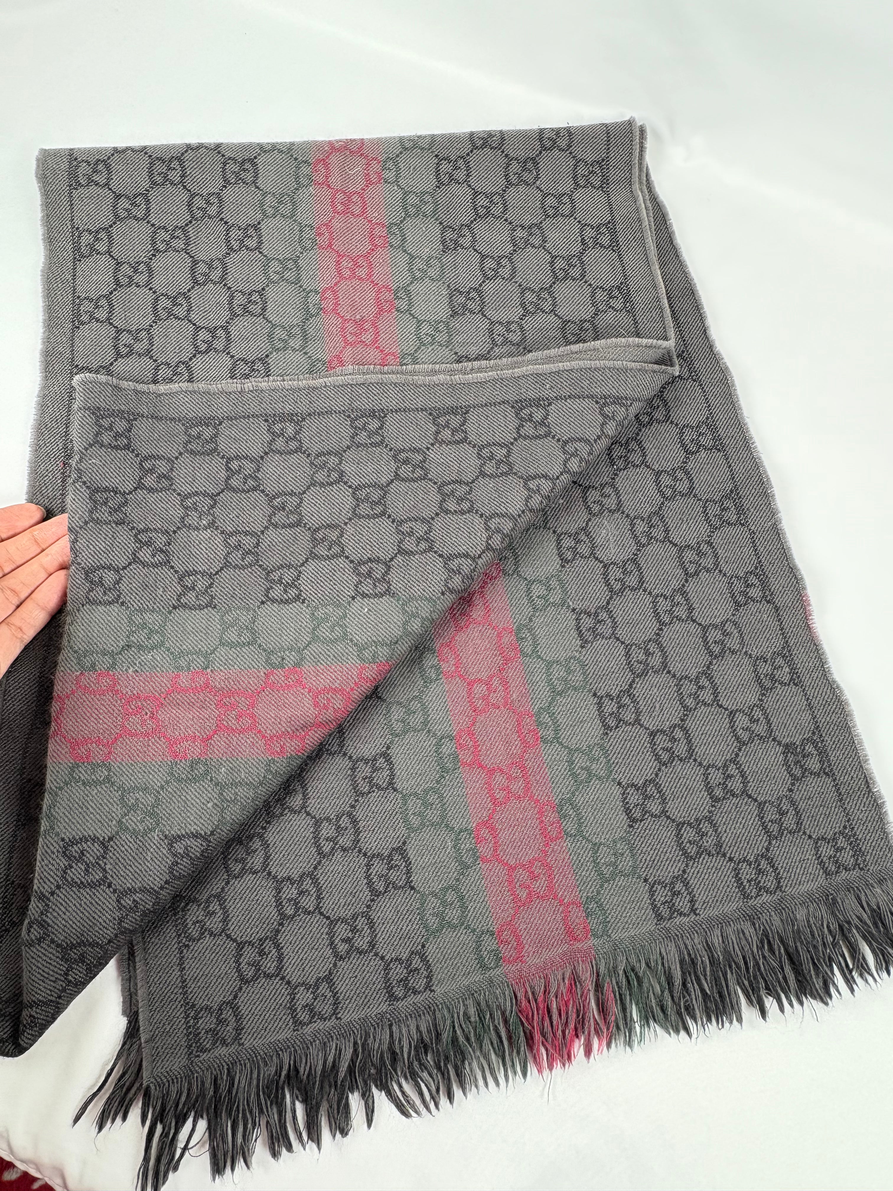 Pre-Owned GUCCI Dark Grey Scarf