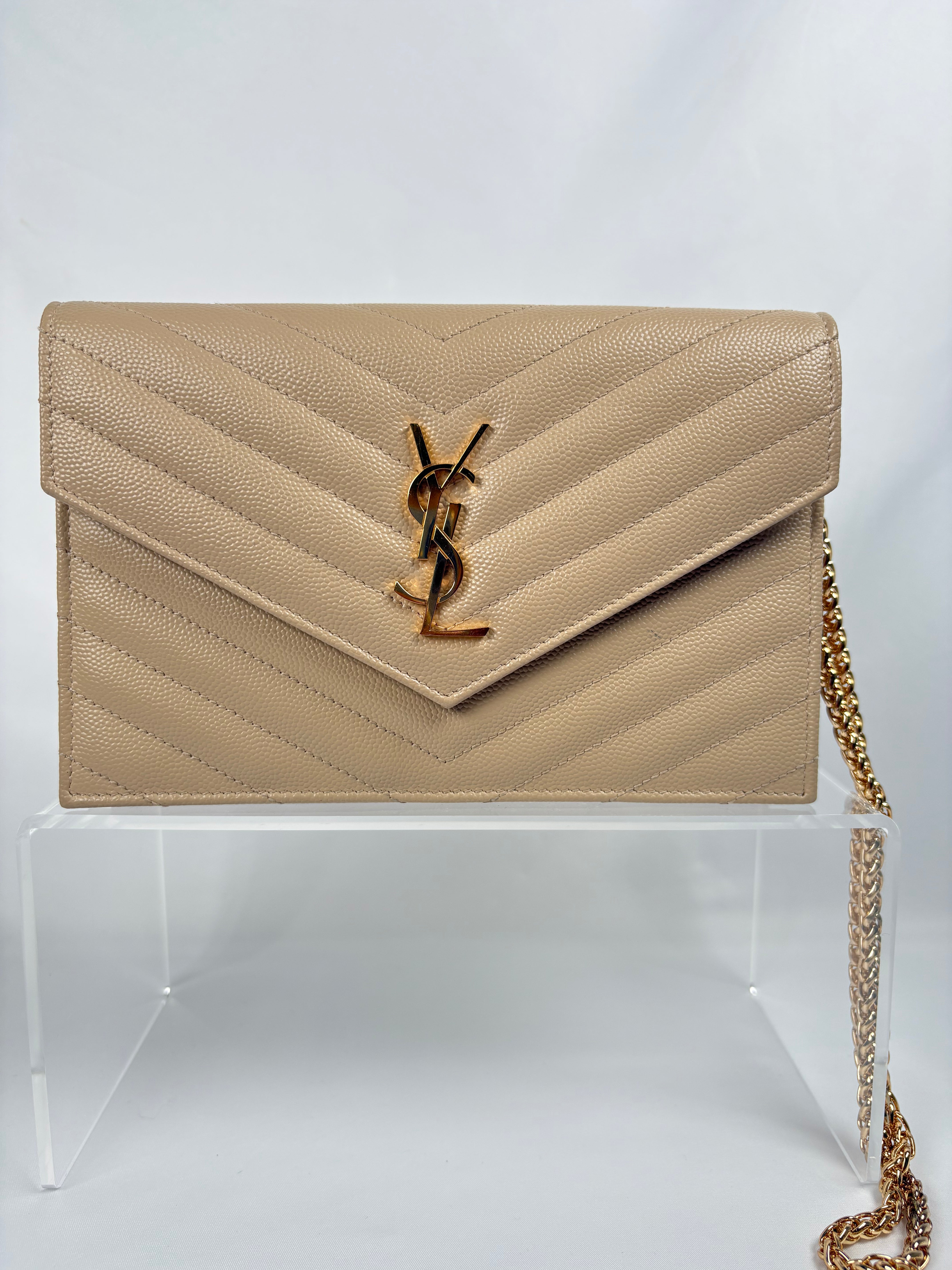 Pre-Owned SAINT LAURENT Cassandre Envelope Wallet on Chain, Beige
