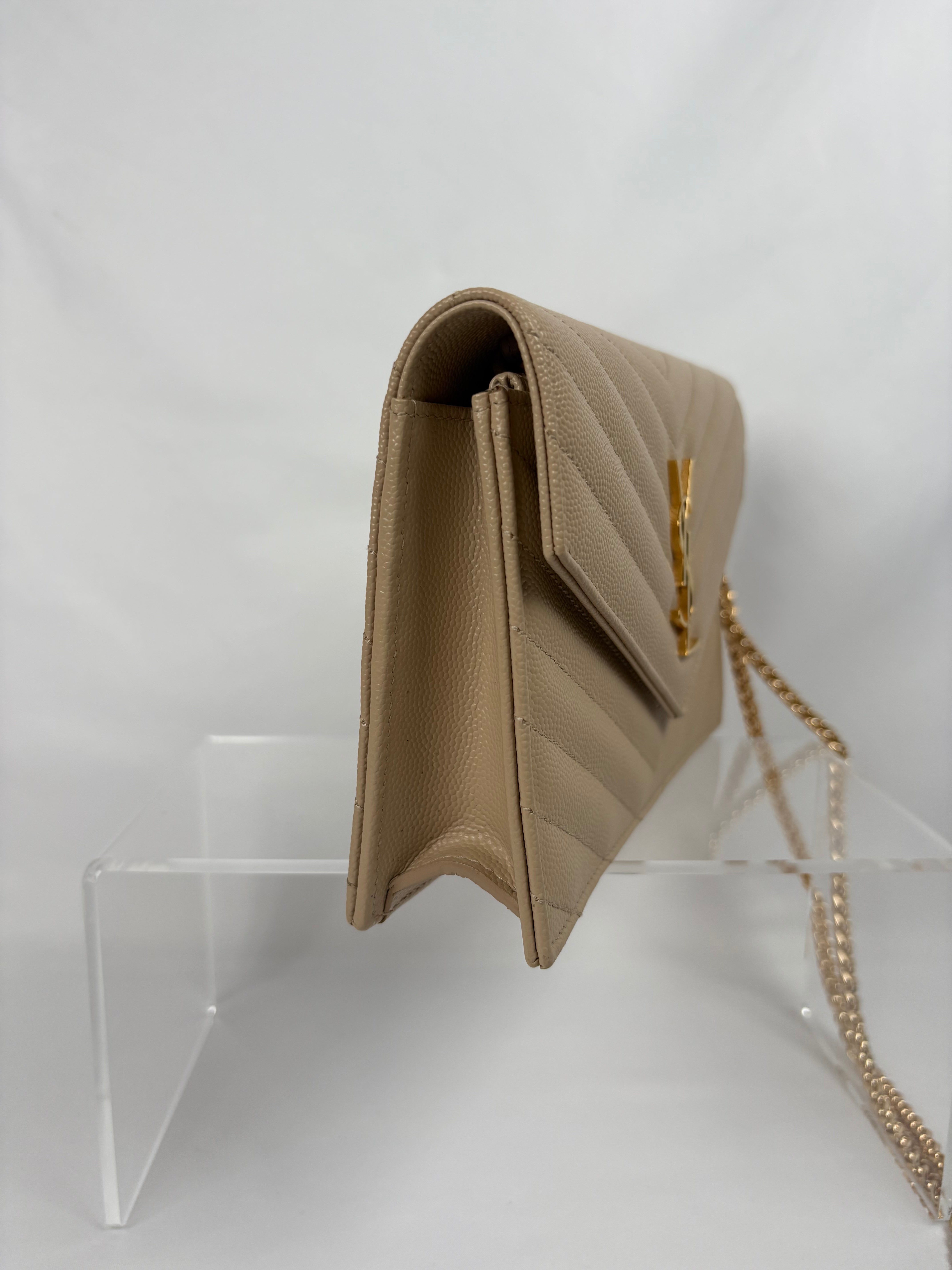 Pre-Owned SAINT LAURENT Cassandre Envelope Wallet on Chain, Beige