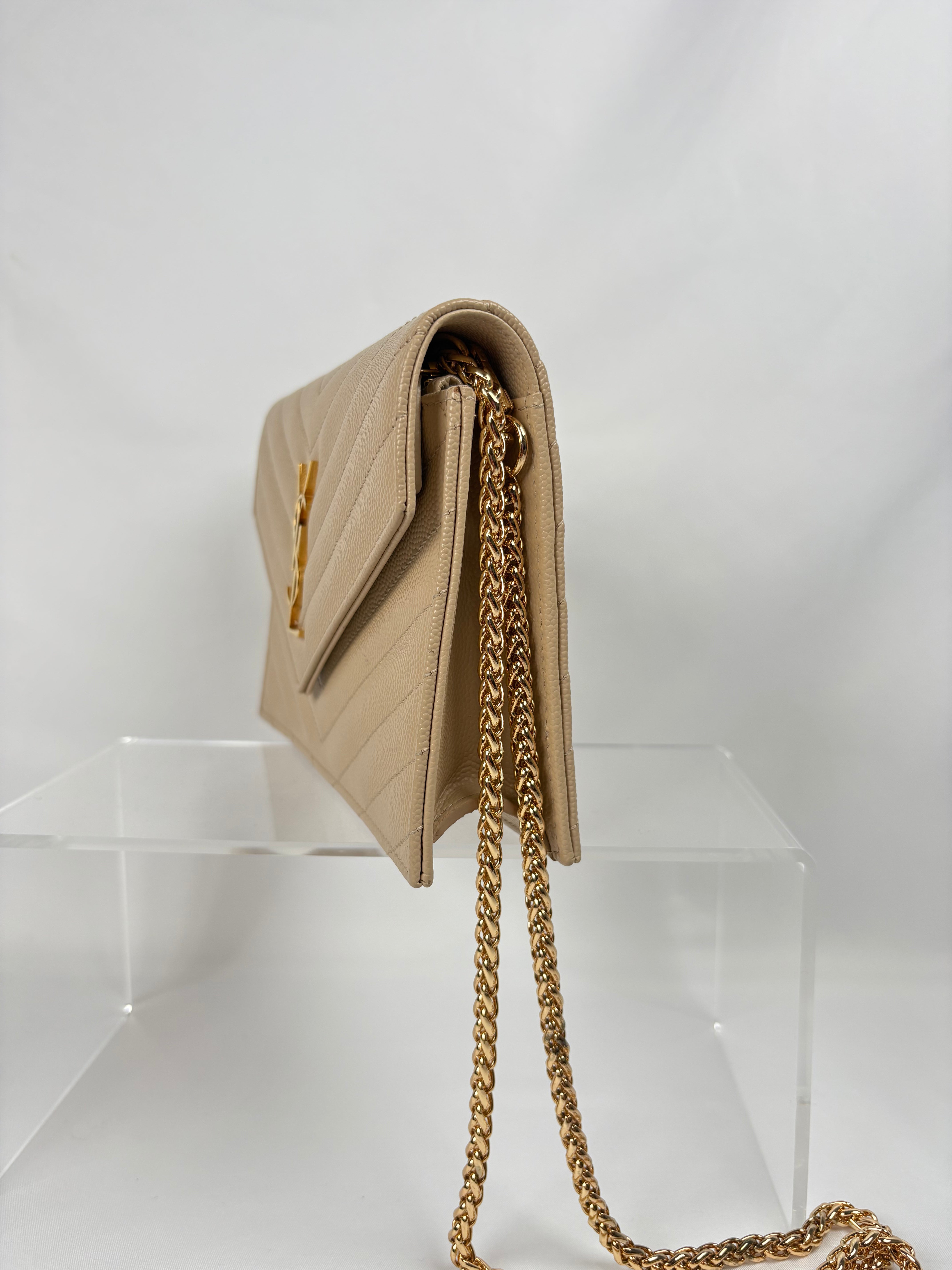 Pre-Owned SAINT LAURENT Cassandre Envelope Wallet on Chain, Beige