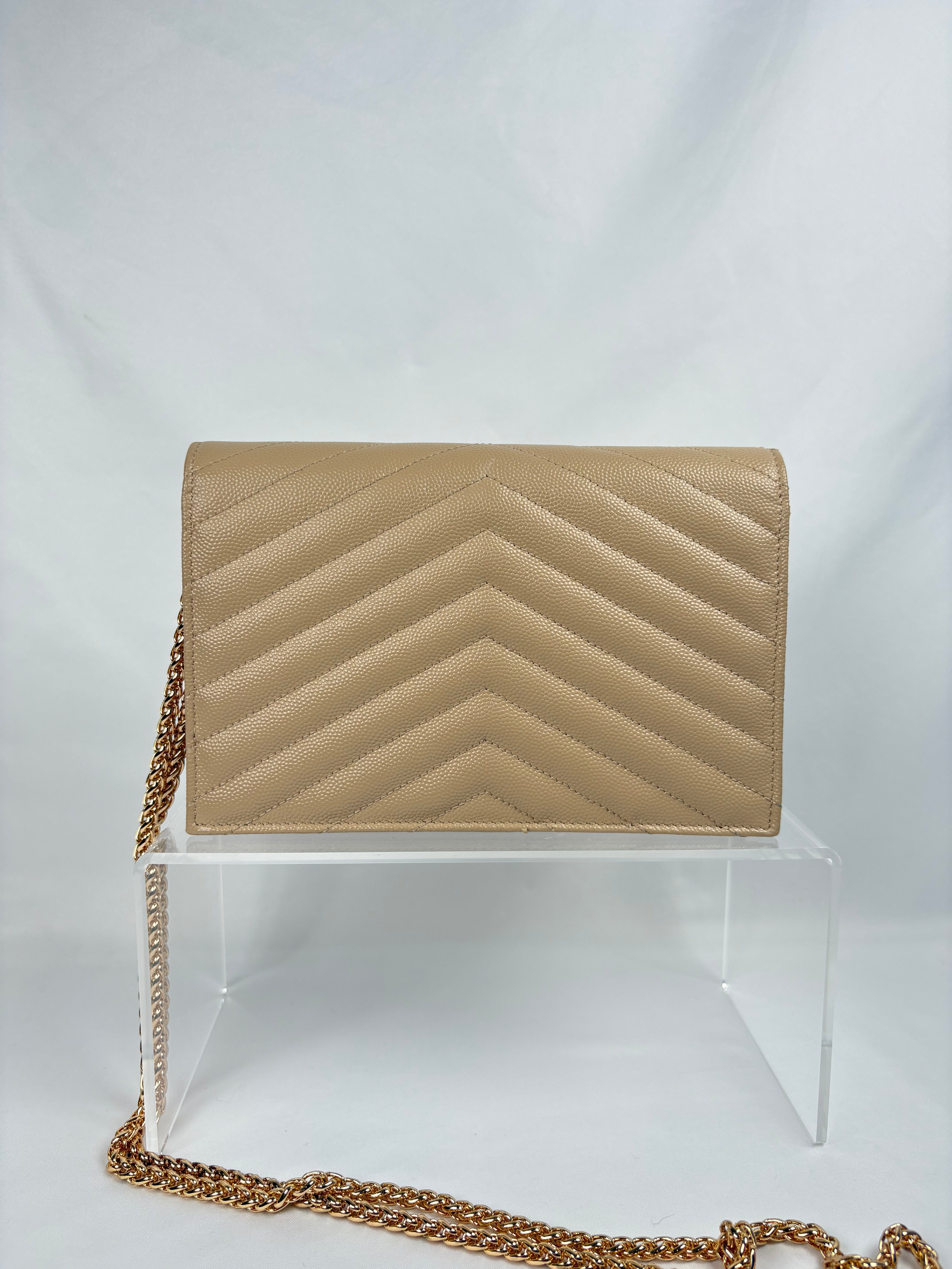 Pre-Owned SAINT LAURENT Cassandre Envelope Wallet on Chain, Beige