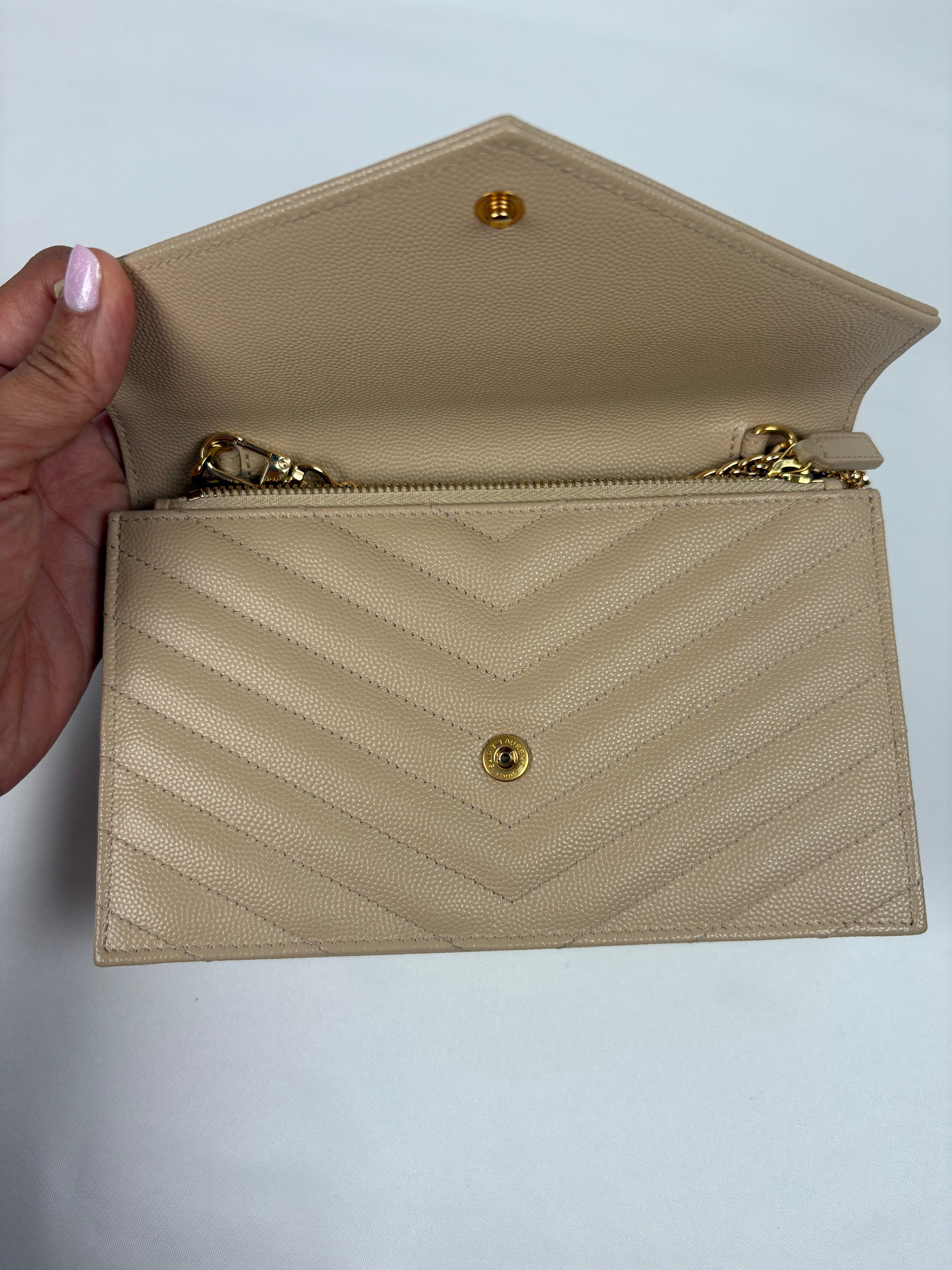 Pre-Owned SAINT LAURENT Cassandre Envelope Wallet on Chain, Beige