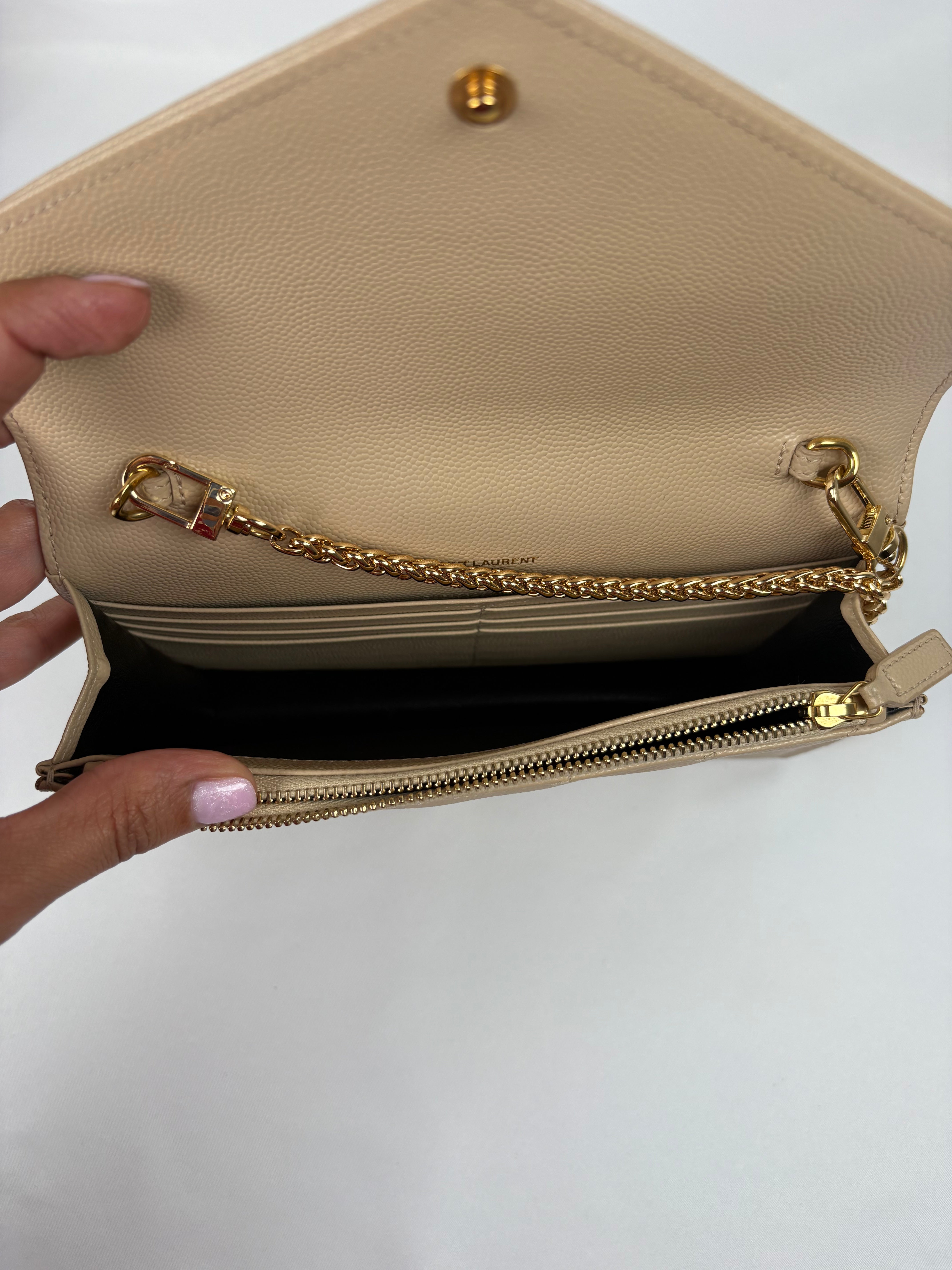 Pre-Owned SAINT LAURENT Cassandre Envelope Wallet on Chain, Beige