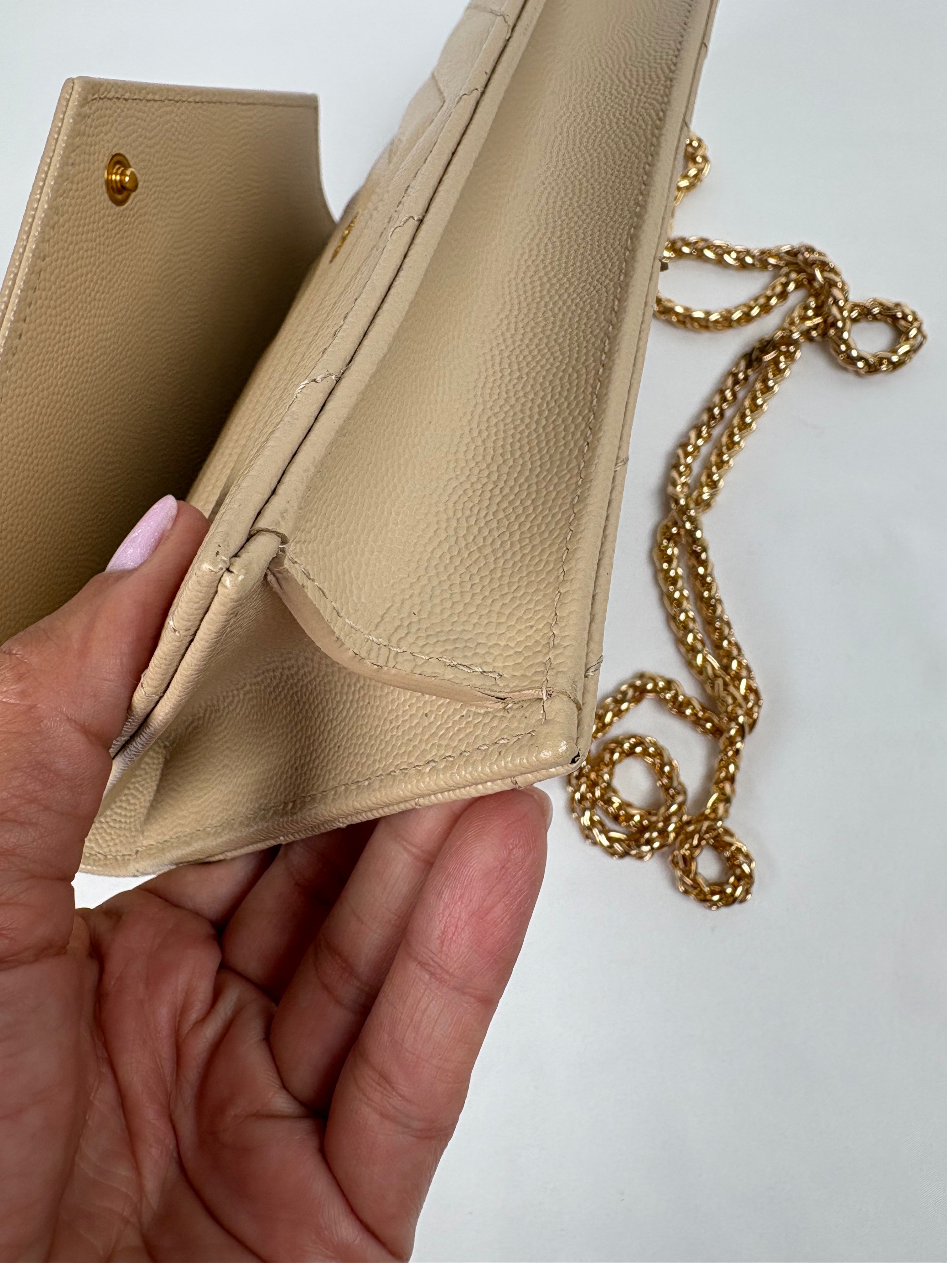 Pre-Owned SAINT LAURENT Cassandre Envelope Wallet on Chain, Beige