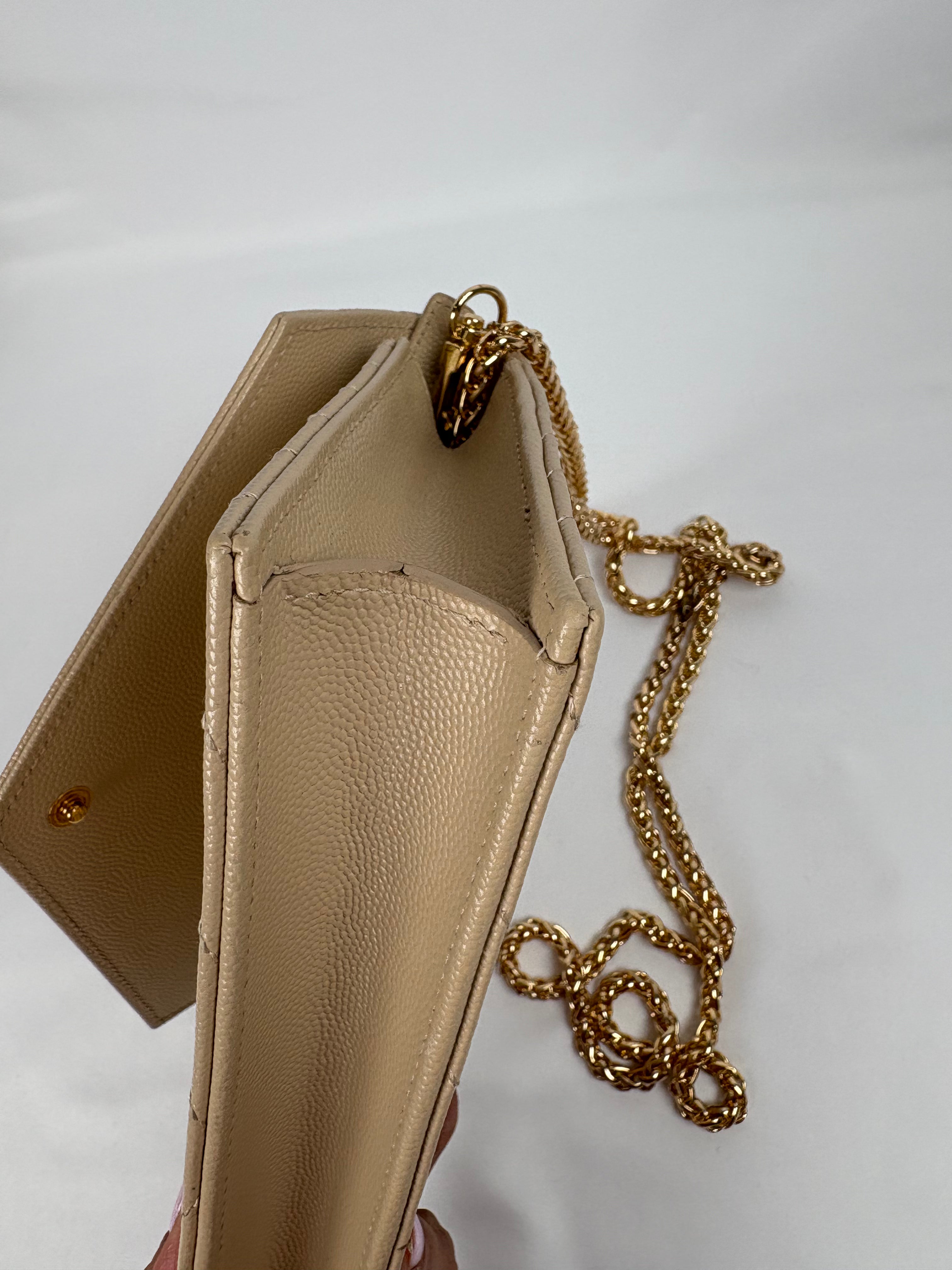 Pre-Owned SAINT LAURENT Cassandre Envelope Wallet on Chain, Beige
