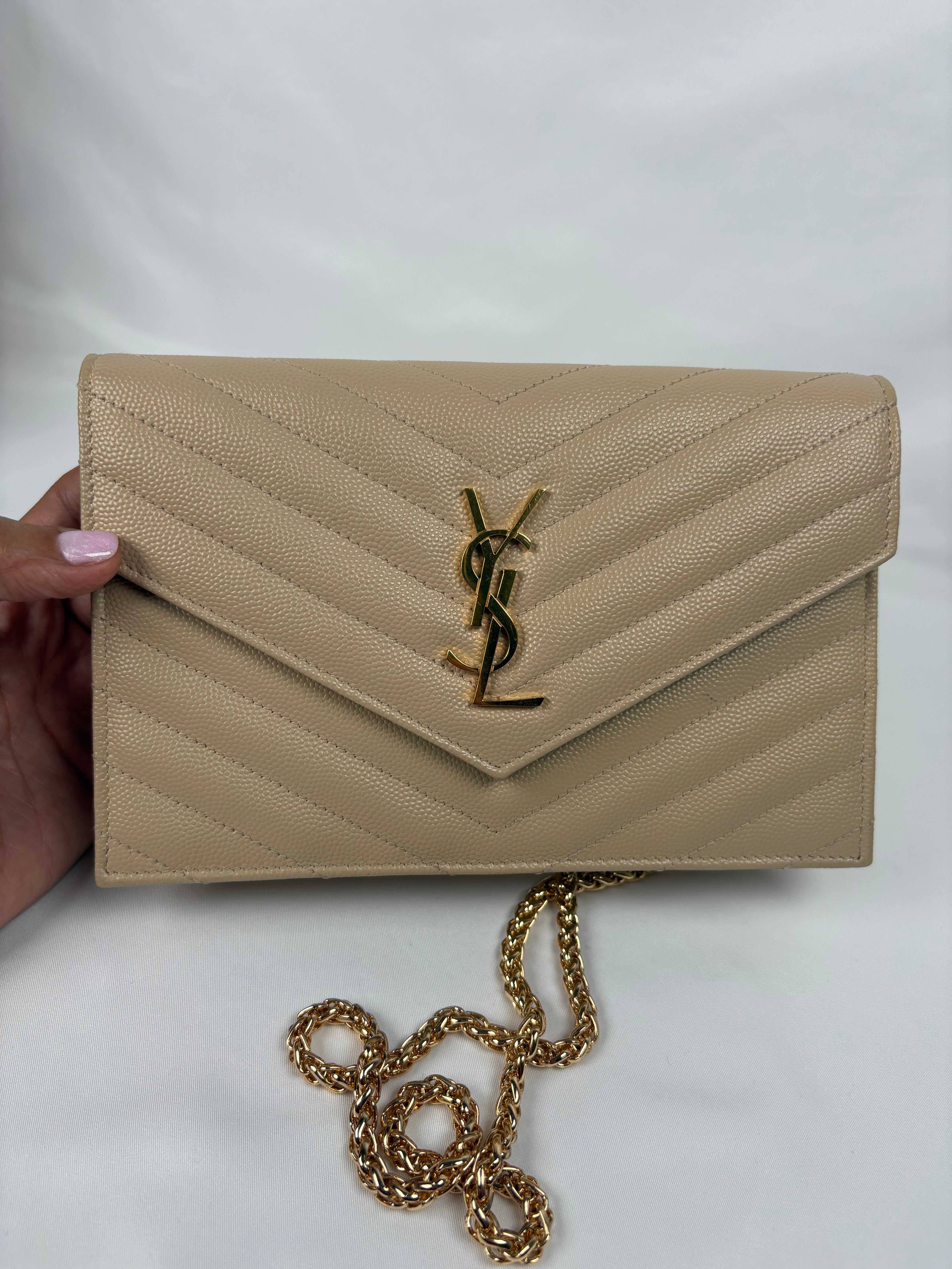Pre-Owned SAINT LAURENT Cassandre Envelope Wallet on Chain, Beige