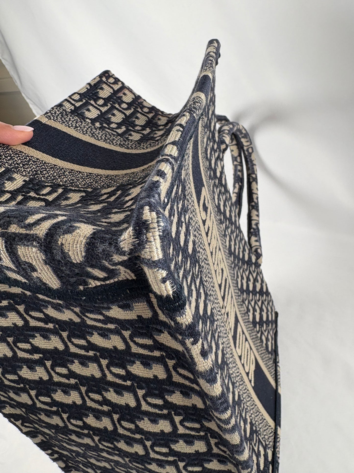 Pre-Owned CHRISTIAN DIOR Book Tote Ecru & Blue Oblique Embroidery Handbag, Medium