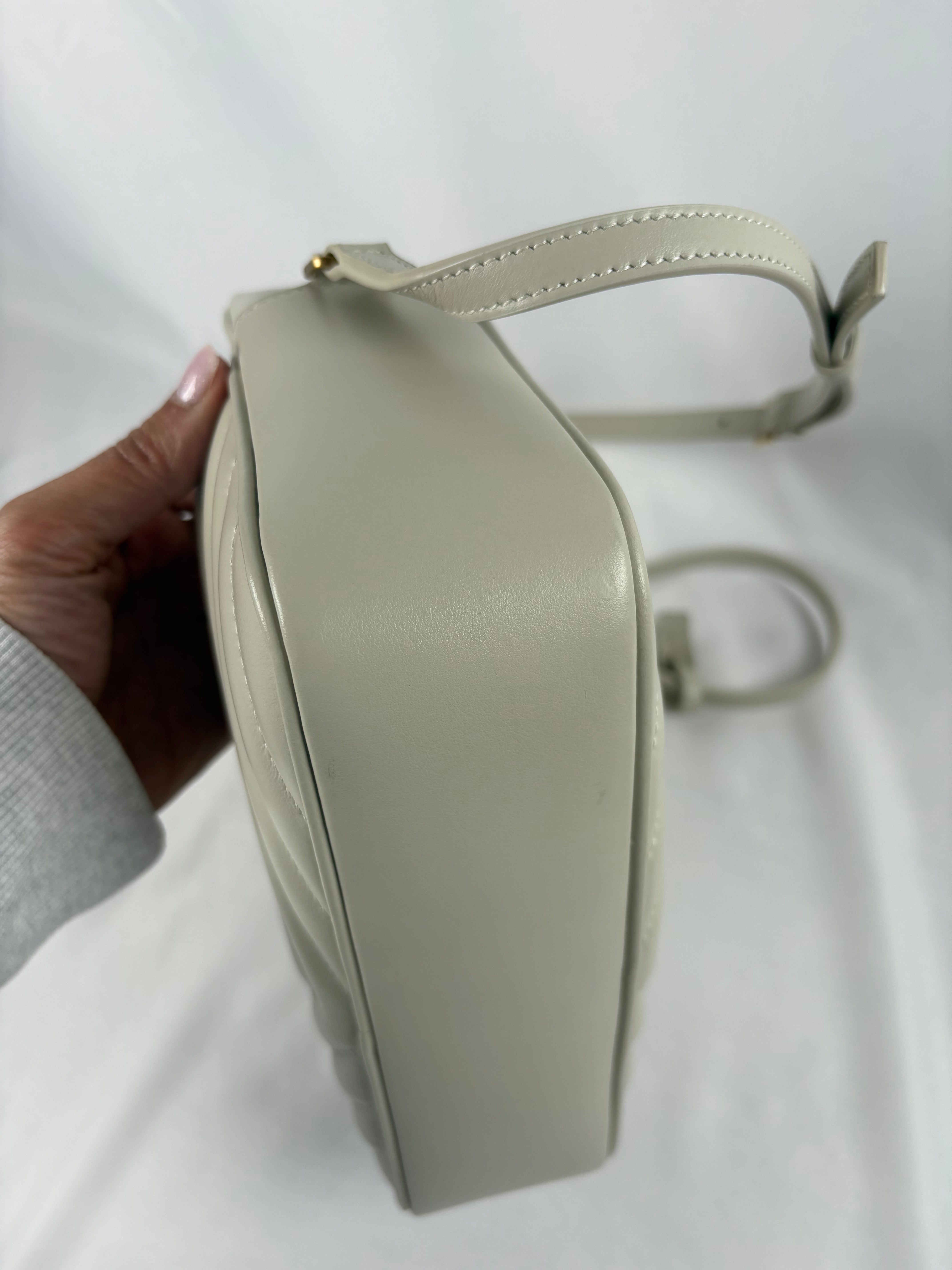 Pre-Owned SAINT LAURENT Lou Camera Crema Soft Handbag