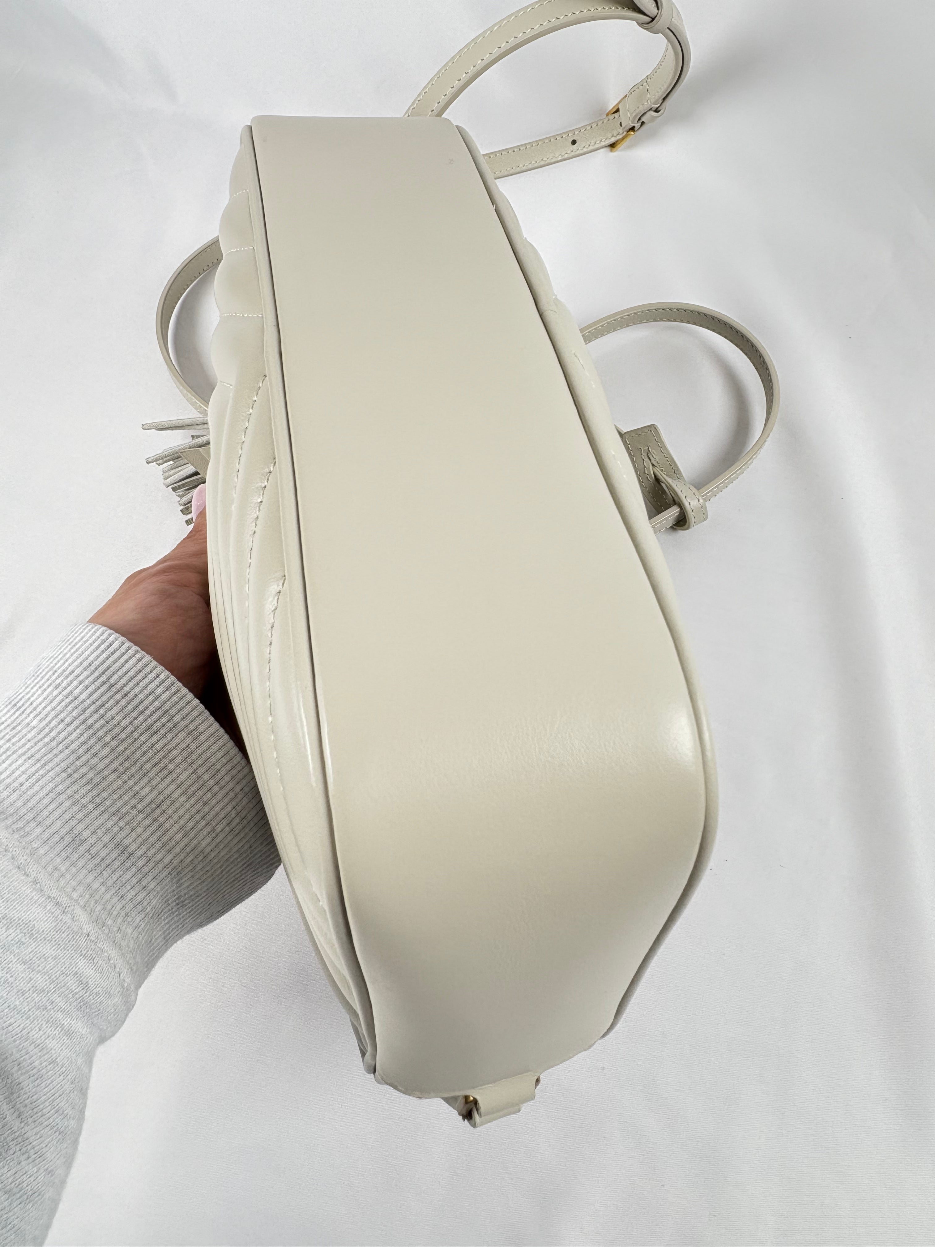 Pre-Owned SAINT LAURENT Lou Camera Crema Soft Handbag