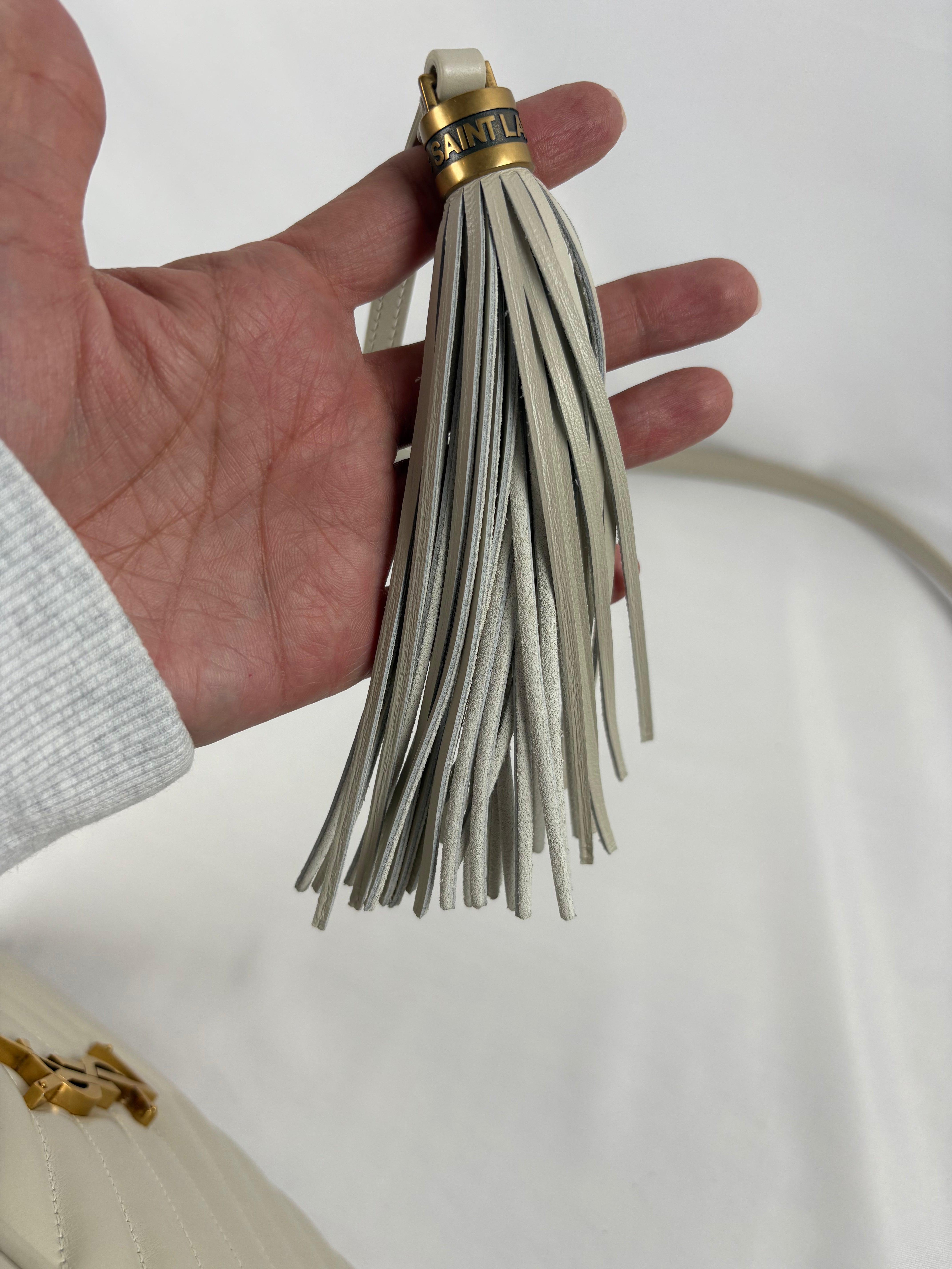 Pre-Owned SAINT LAURENT Lou Camera Crema Soft Handbag