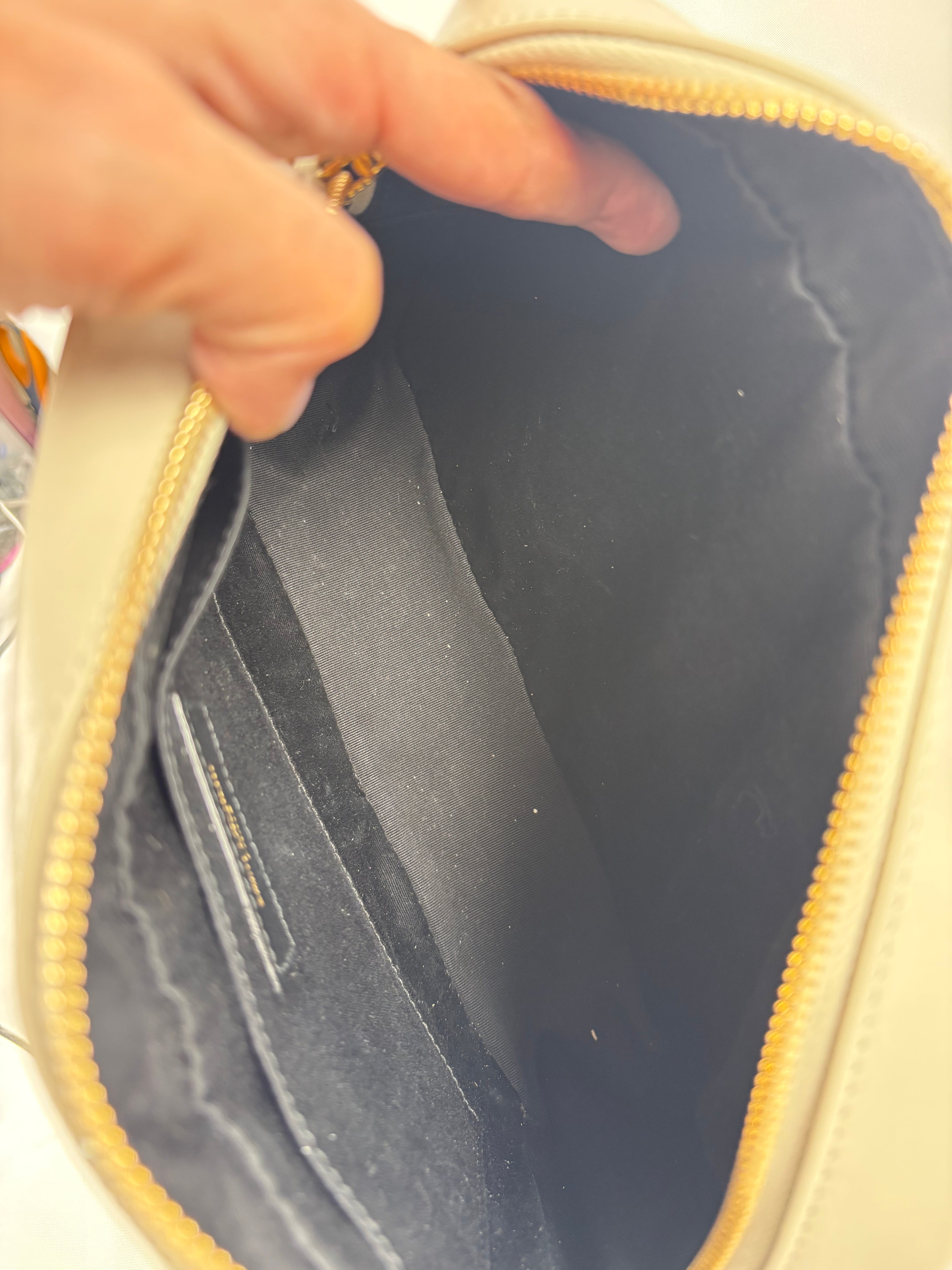 Pre-Owned SAINT LAURENT Lou Camera Crema Soft Handbag