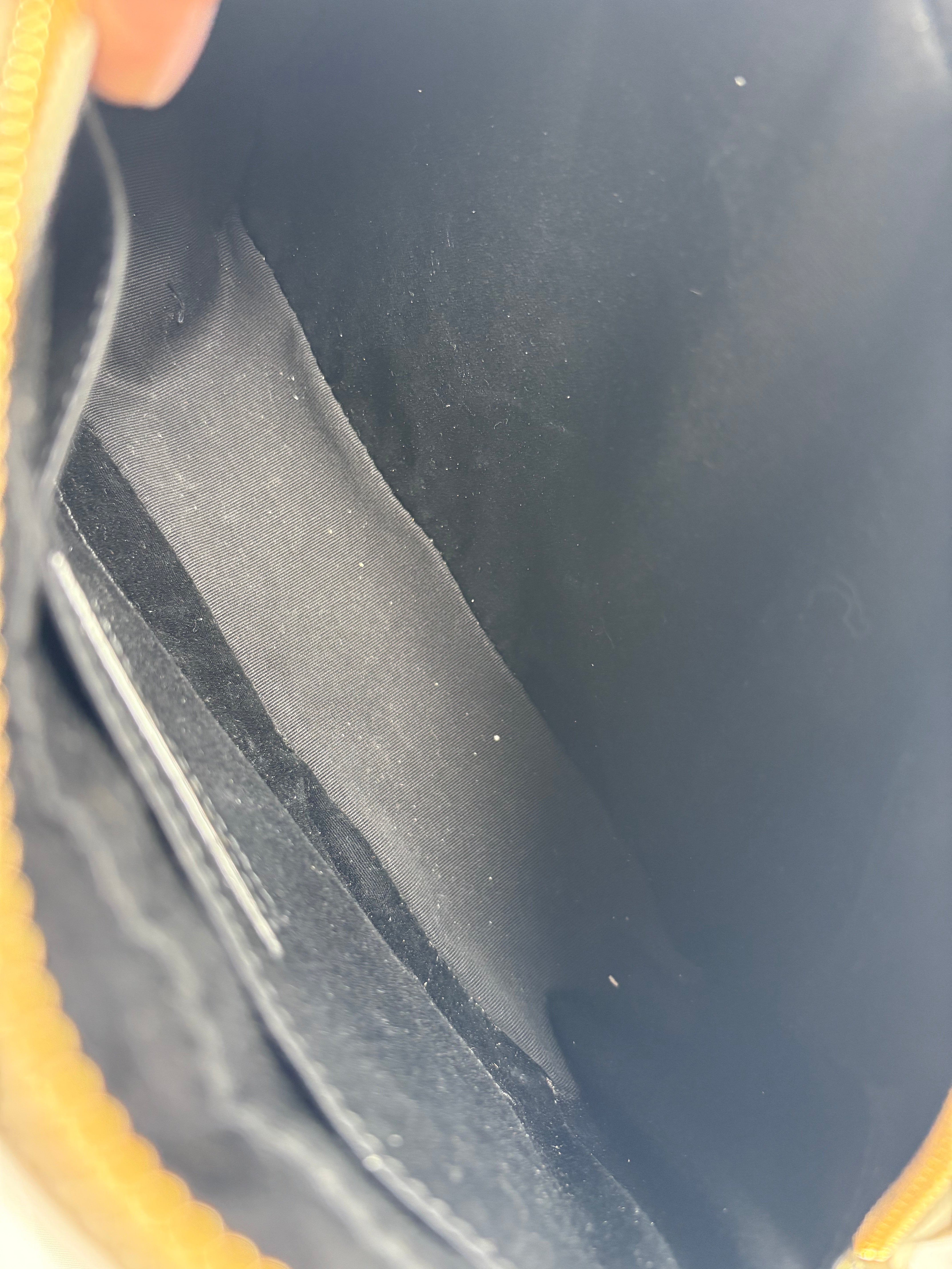 Pre-Owned SAINT LAURENT Lou Camera Crema Soft Handbag