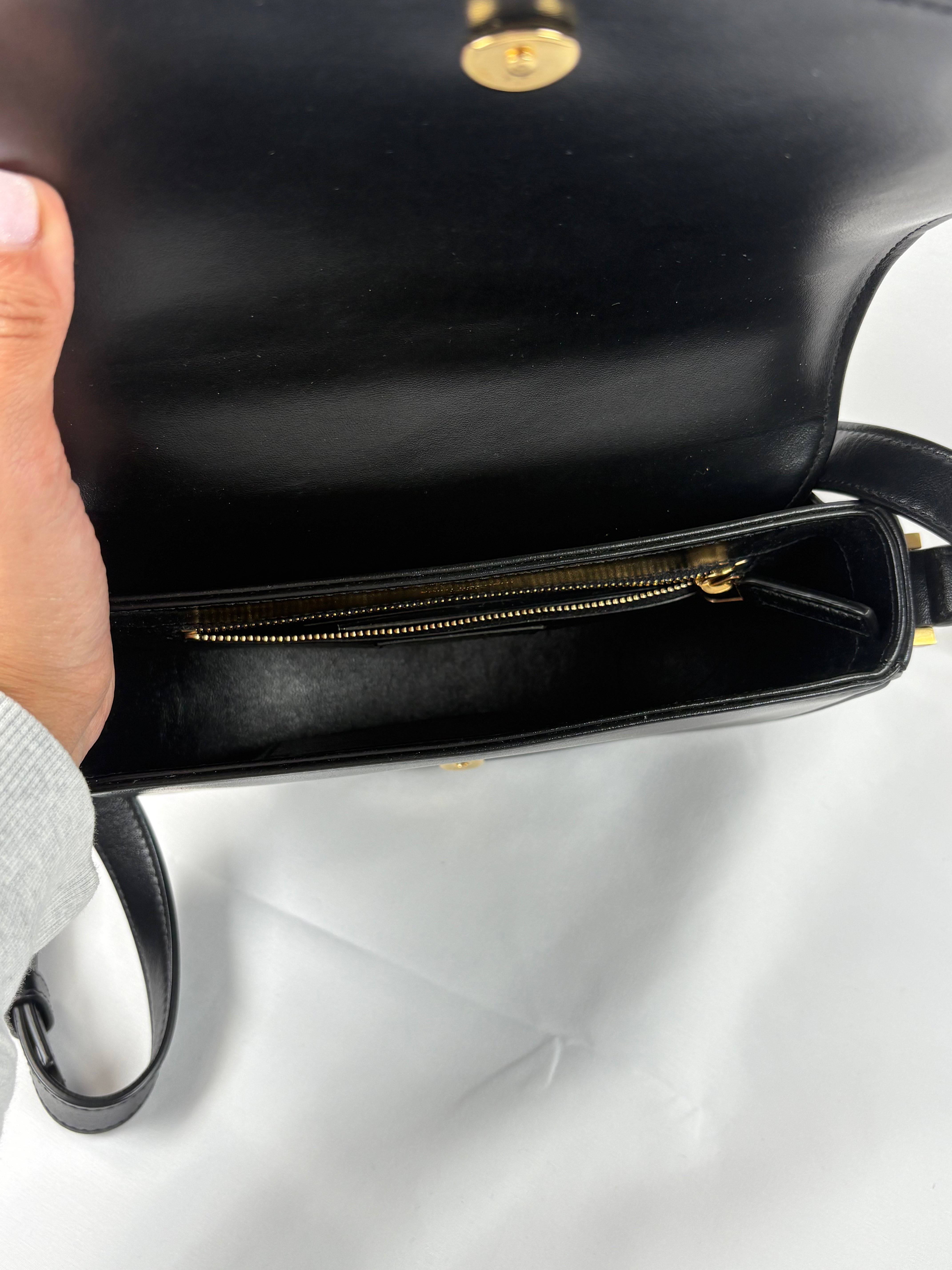 Pre-Owned SAINT LAURENT Joan Quilted Black Handbag