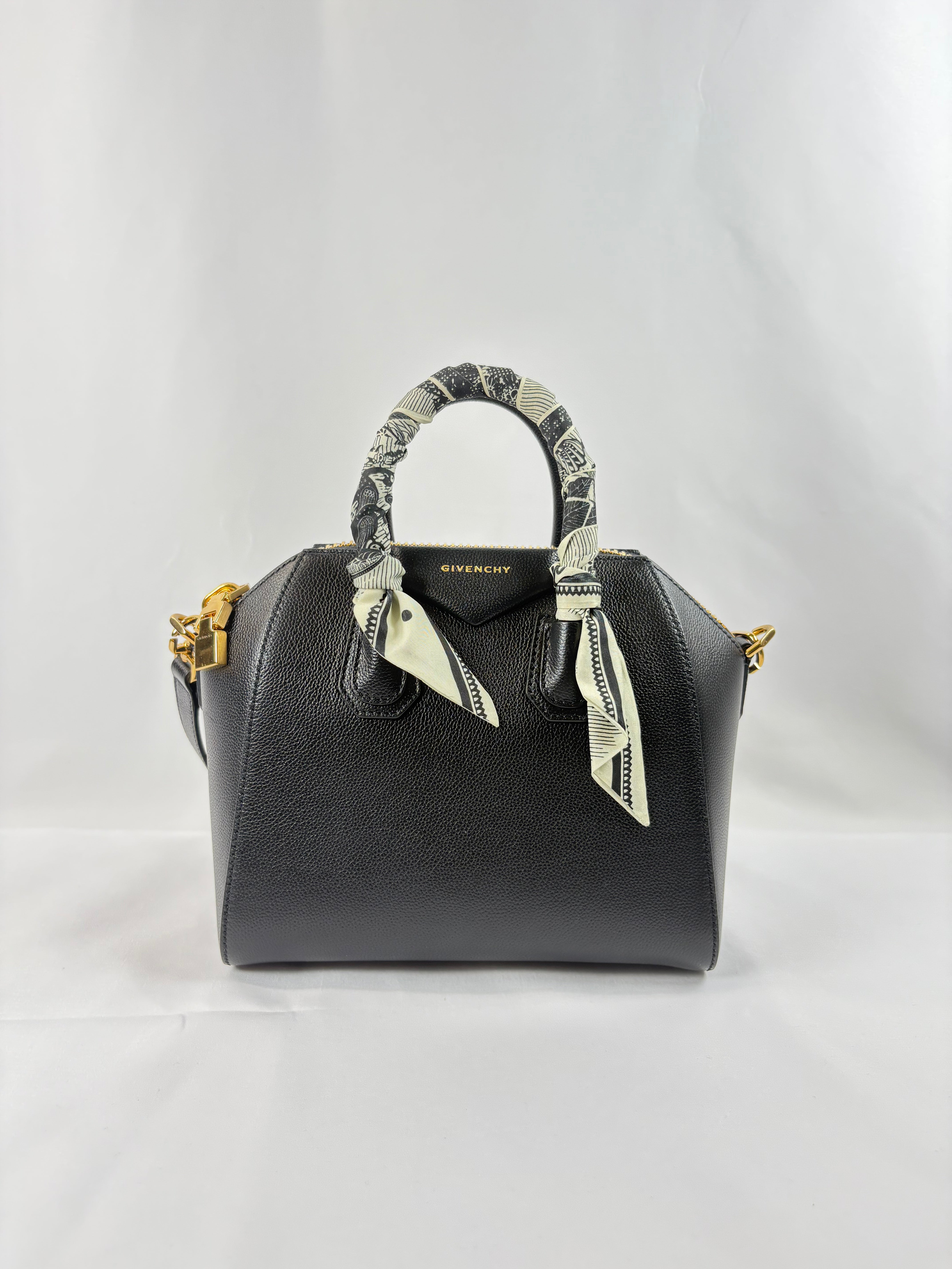 Pre-Owned GIVENCHY Antigona Black Handbag, Mini