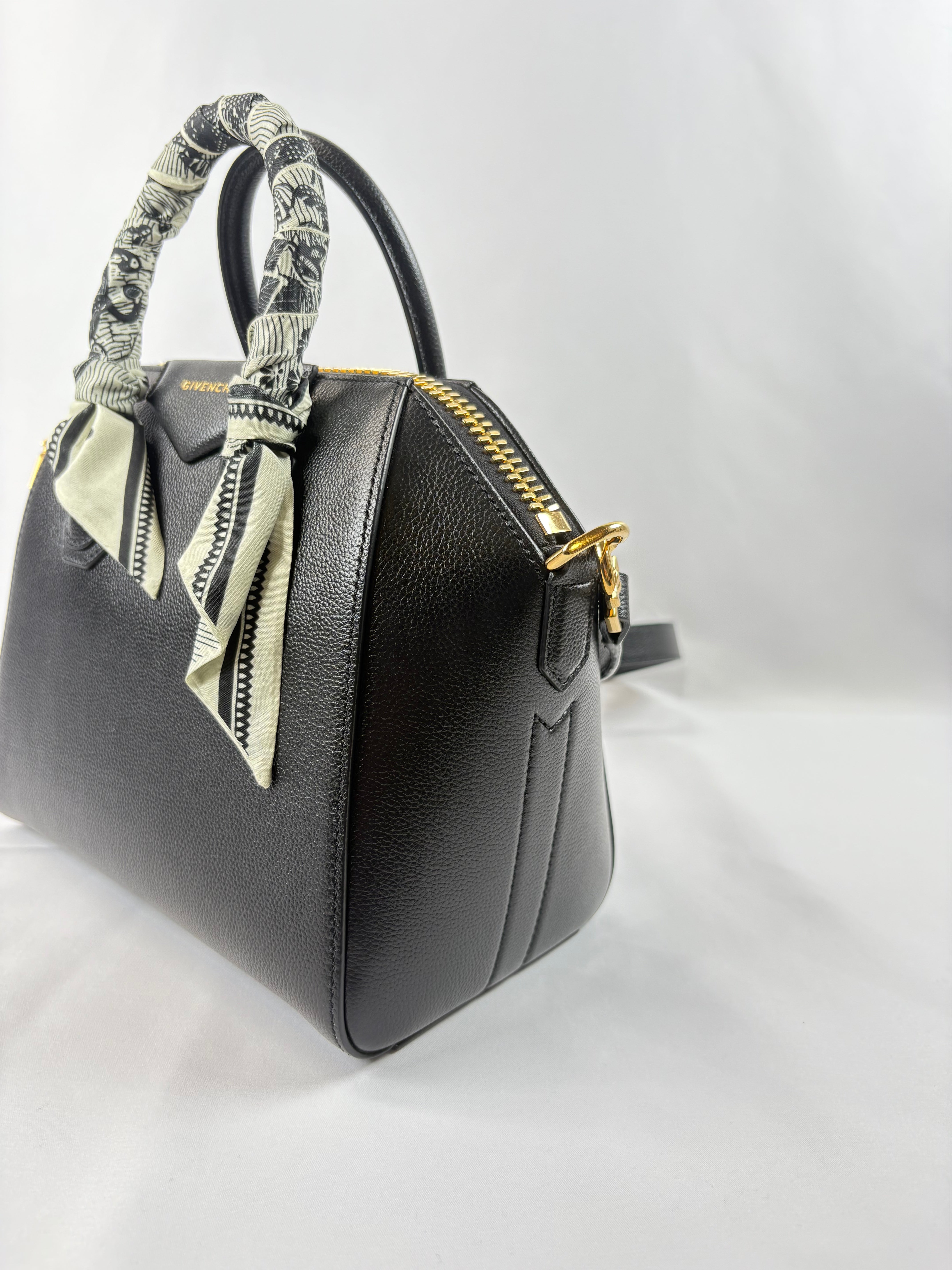 Pre-Owned GIVENCHY Antigona Black Handbag, Mini