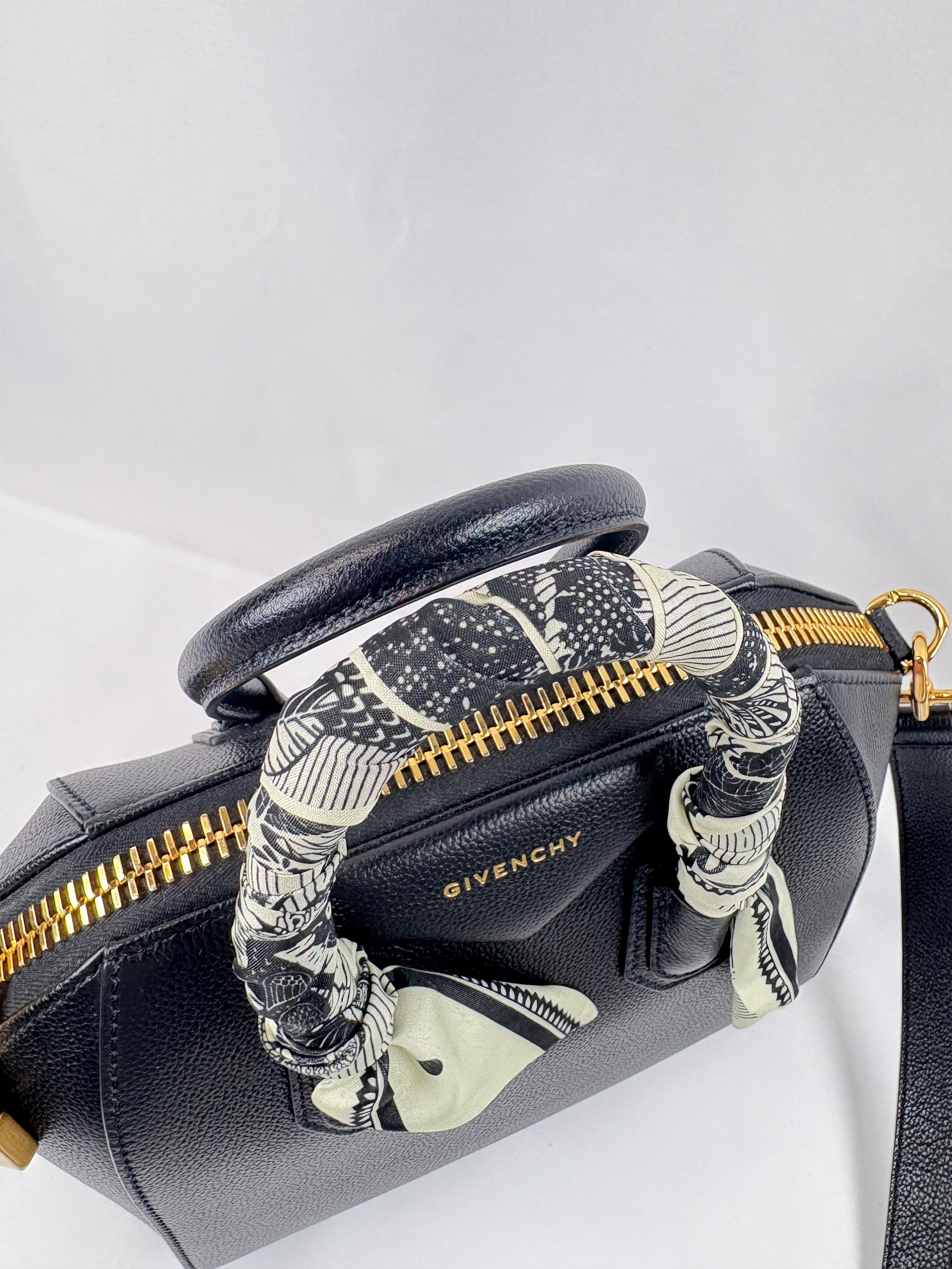 Pre-Owned GIVENCHY Antigona Black Handbag, Mini