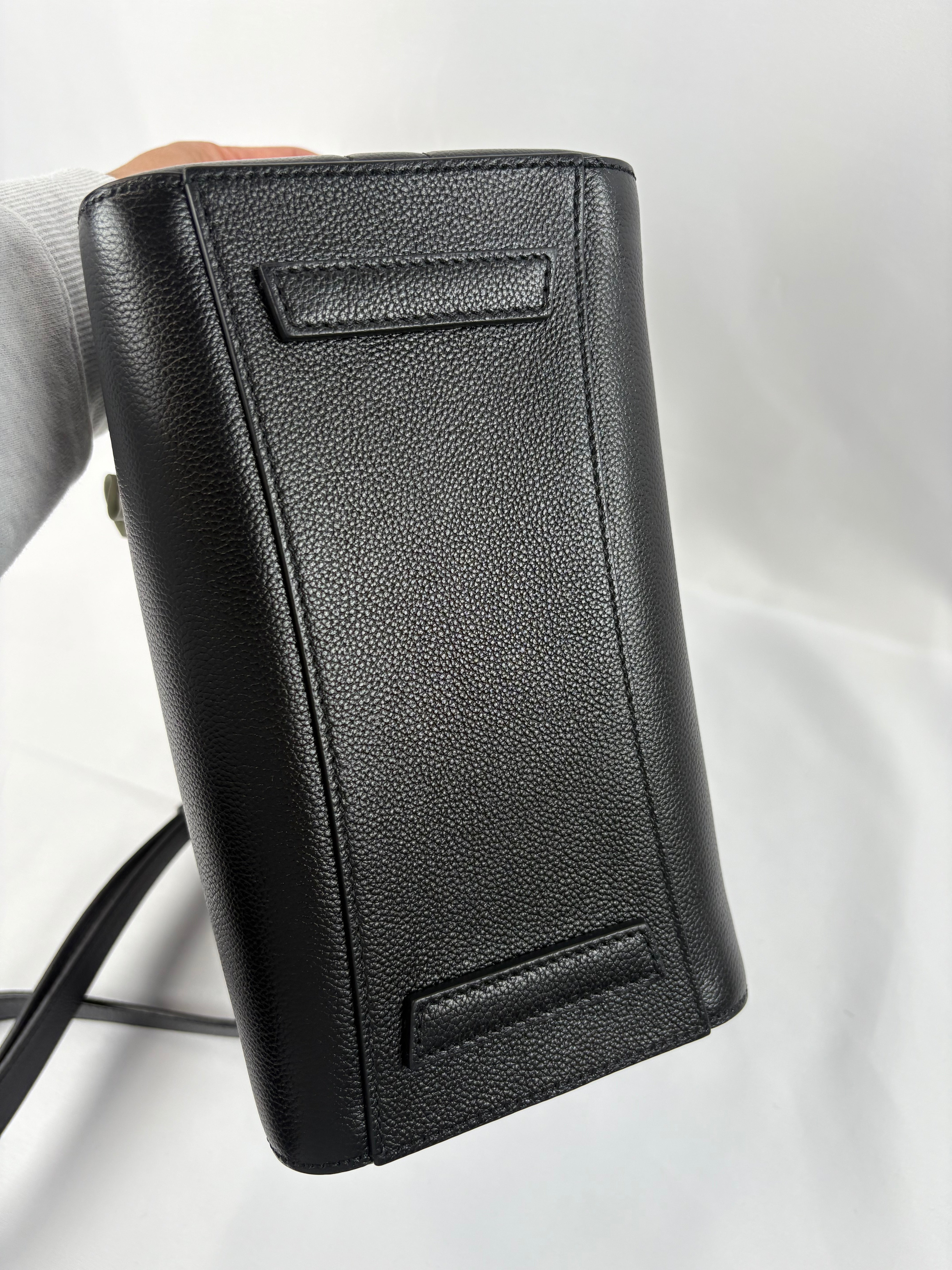 Pre-Owned GIVENCHY Antigona Black Handbag, Mini