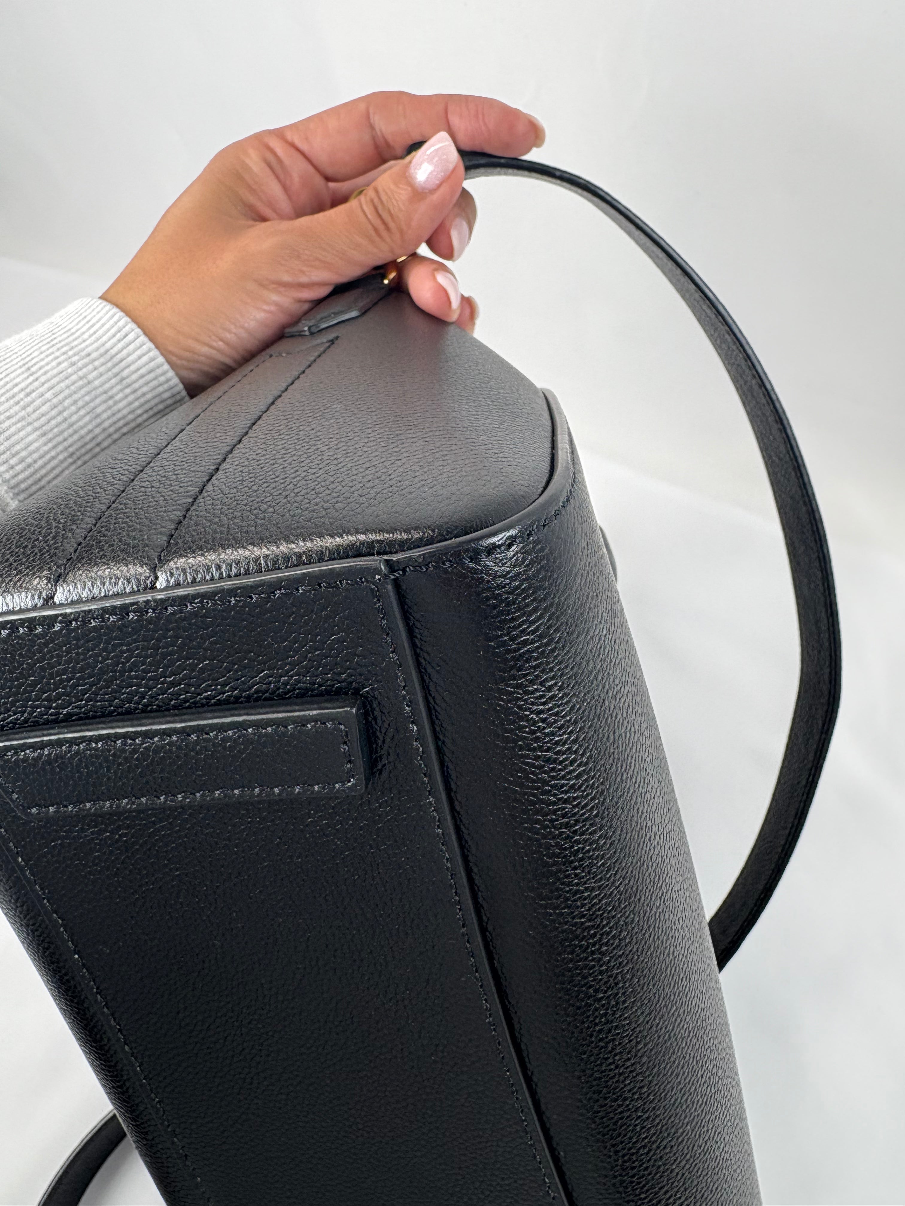 Pre-Owned GIVENCHY Antigona Black Handbag, Mini