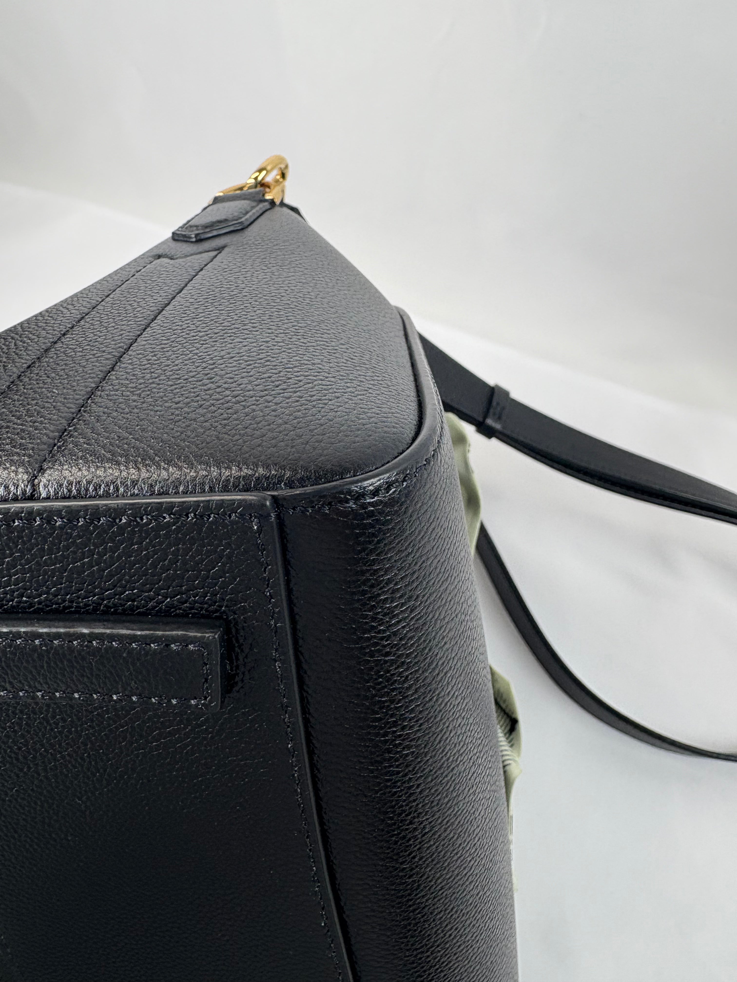 Pre-Owned GIVENCHY Antigona Black Handbag, Mini