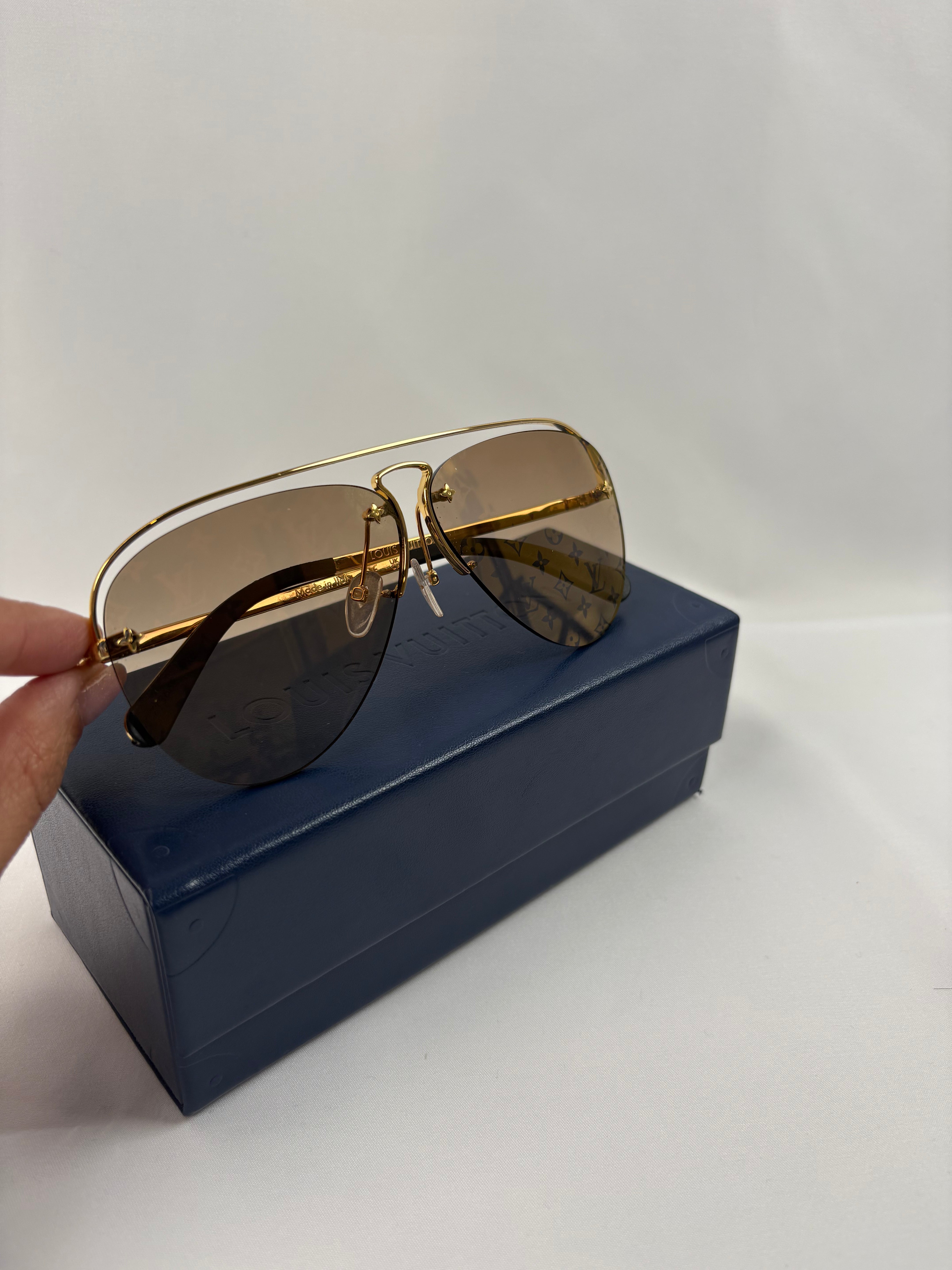 Pre-Owned LOUIS VUITTON Pilot Light Gold Sunglasses