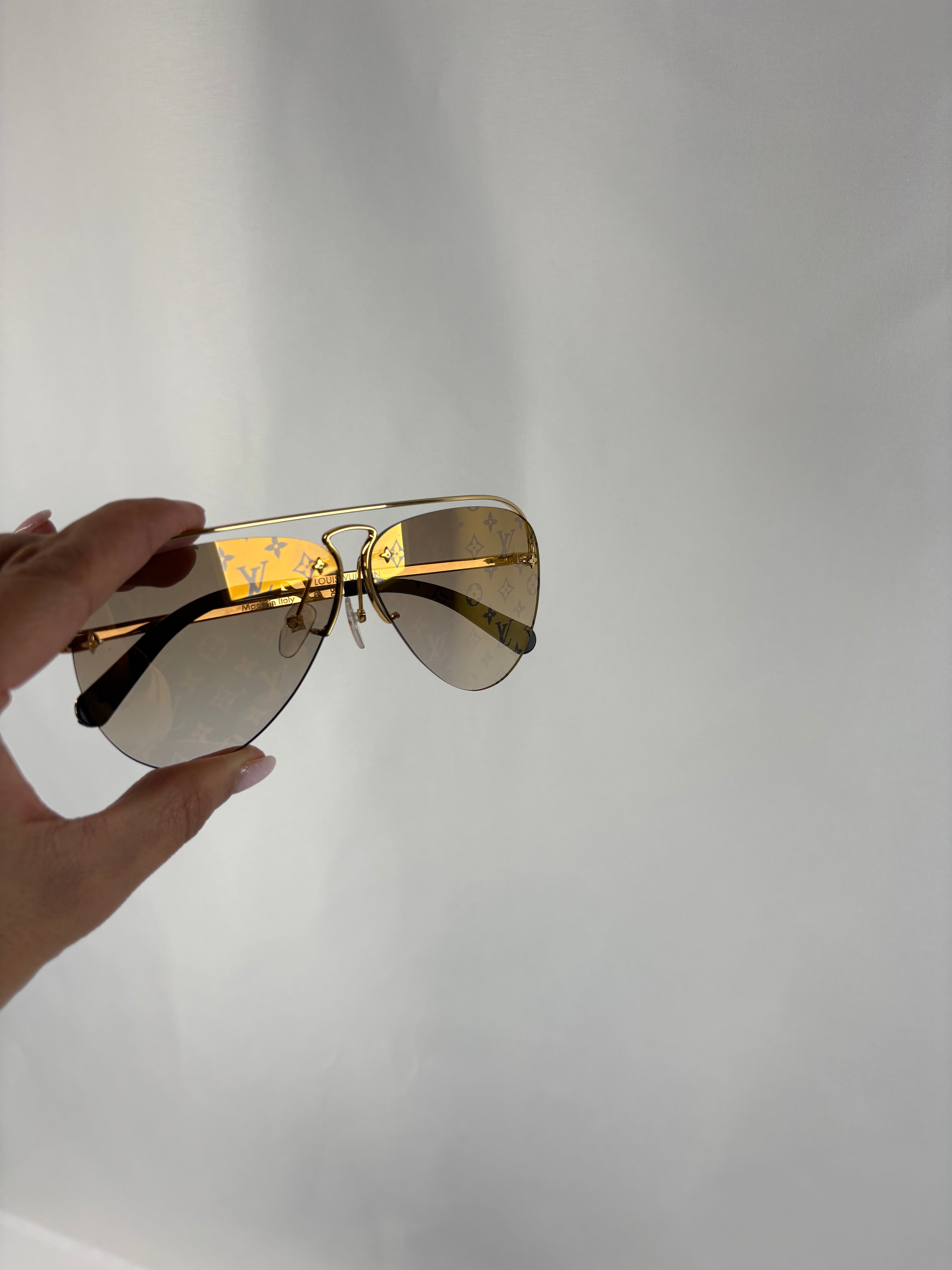 Pre-Owned LOUIS VUITTON Pilot Light Gold Sunglasses