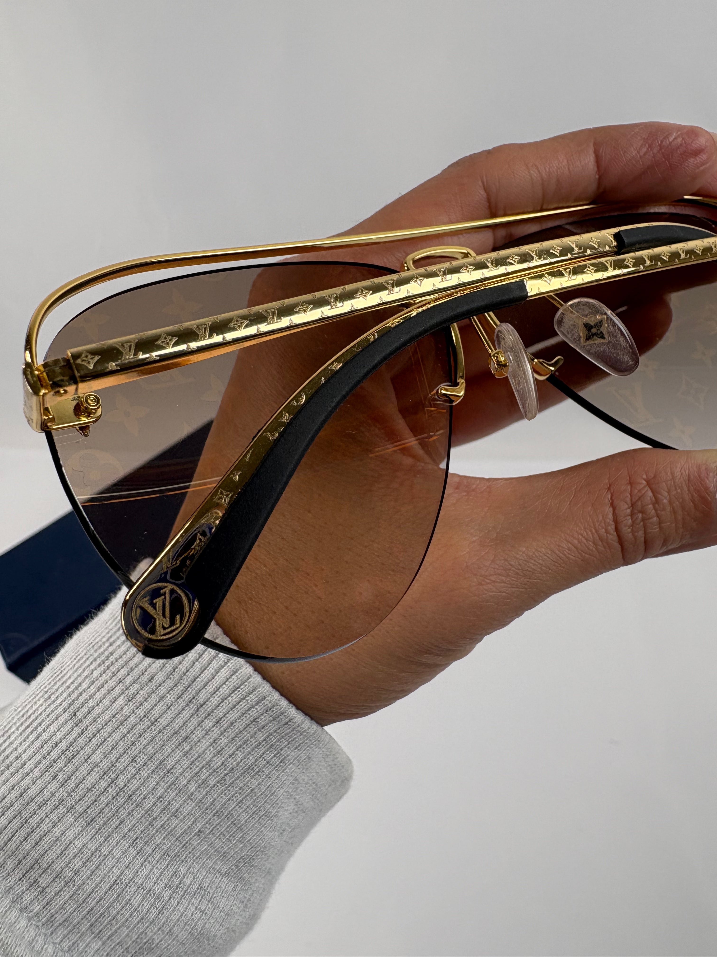 Pre-Owned LOUIS VUITTON Pilot Light Gold Sunglasses