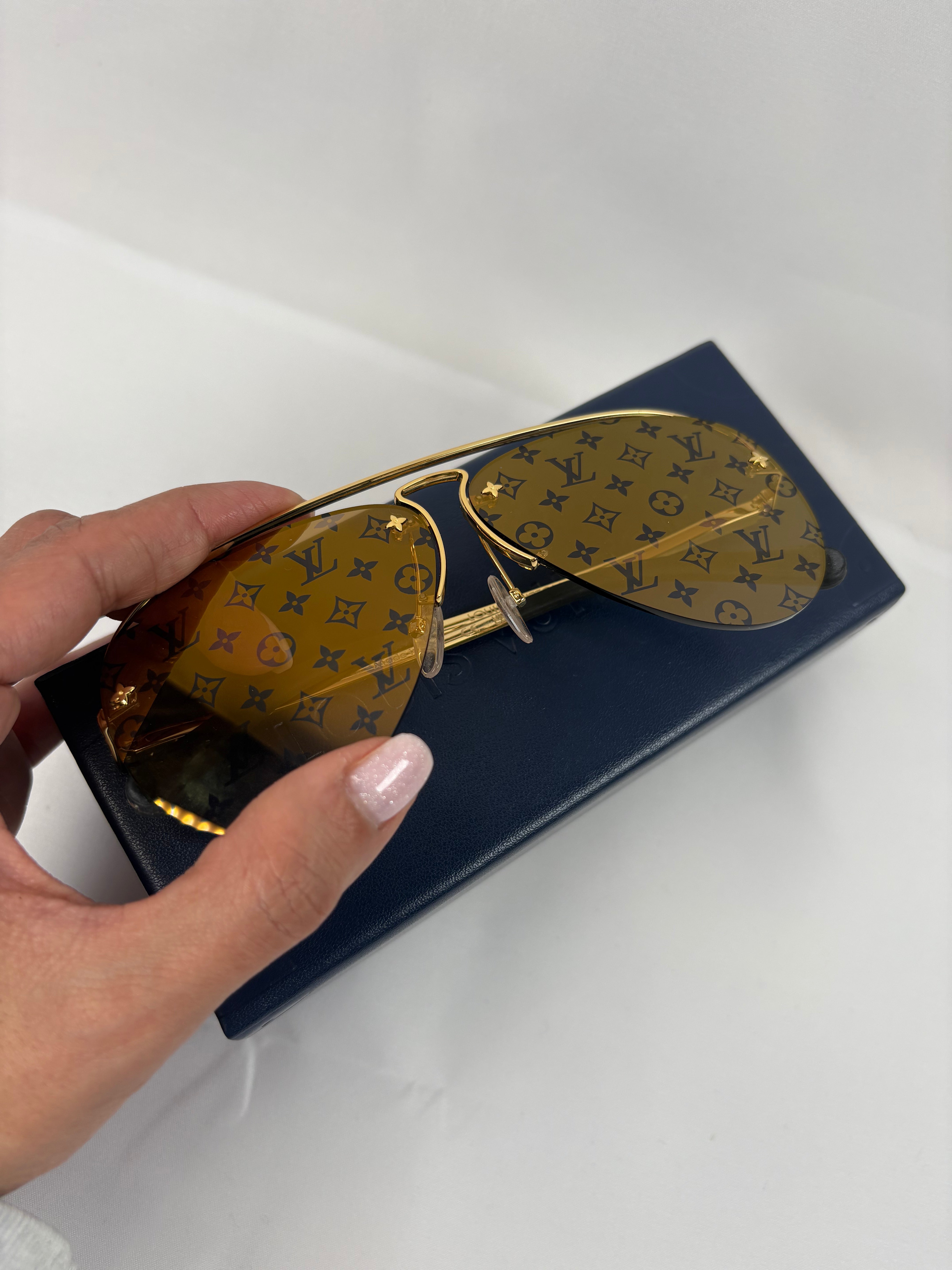 Pre-Owned LOUIS VUITTON Pilot Light Gold Sunglasses