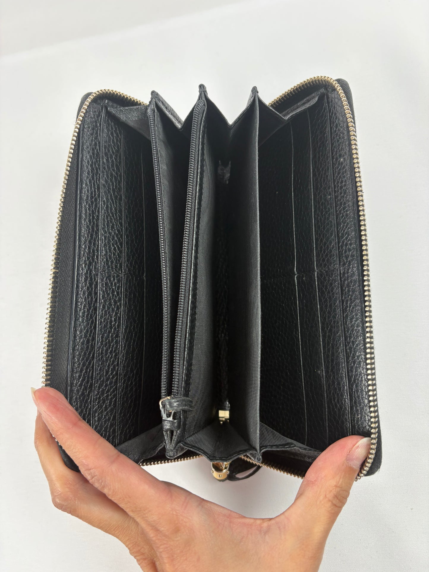 Pre-Owned GUCCI Soho Black Wallet