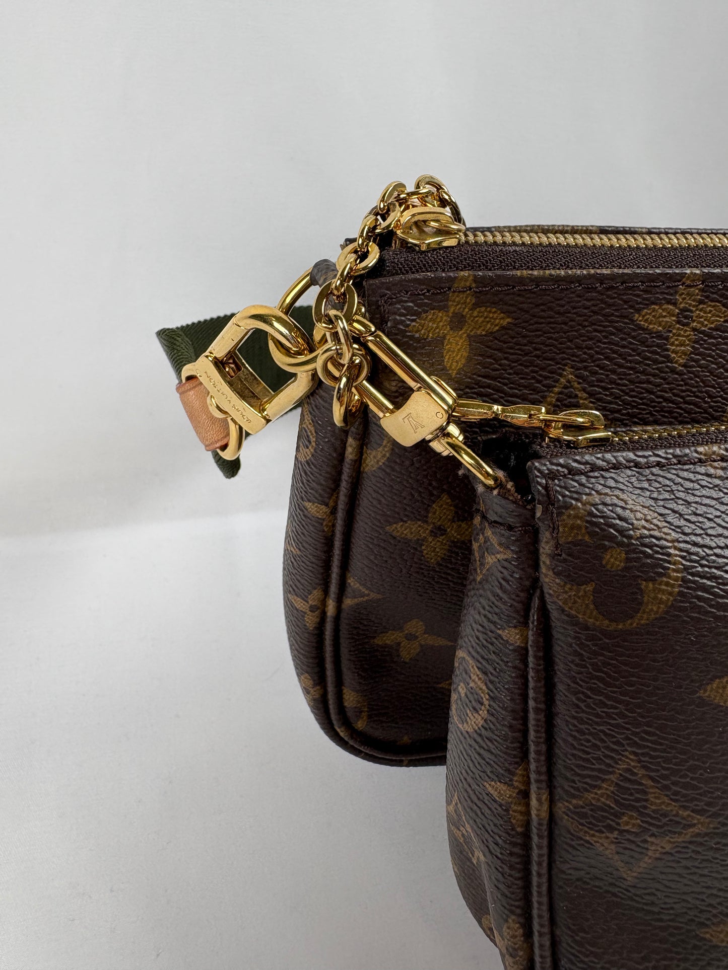 Pre-Owned LOUIS VUITTON Multi Pochette Khaki  Handbag