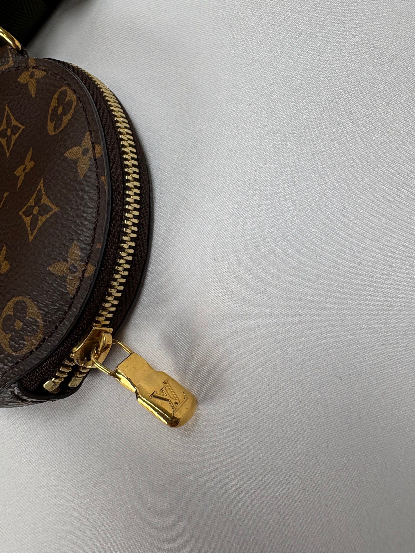 Pre-Owned LOUIS VUITTON Multi Pochette Khaki  Handbag