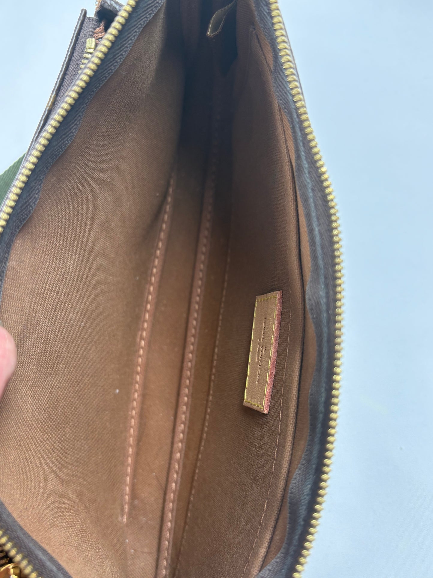 Pre-Owned LOUIS VUITTON Multi Pochette Khaki  Handbag