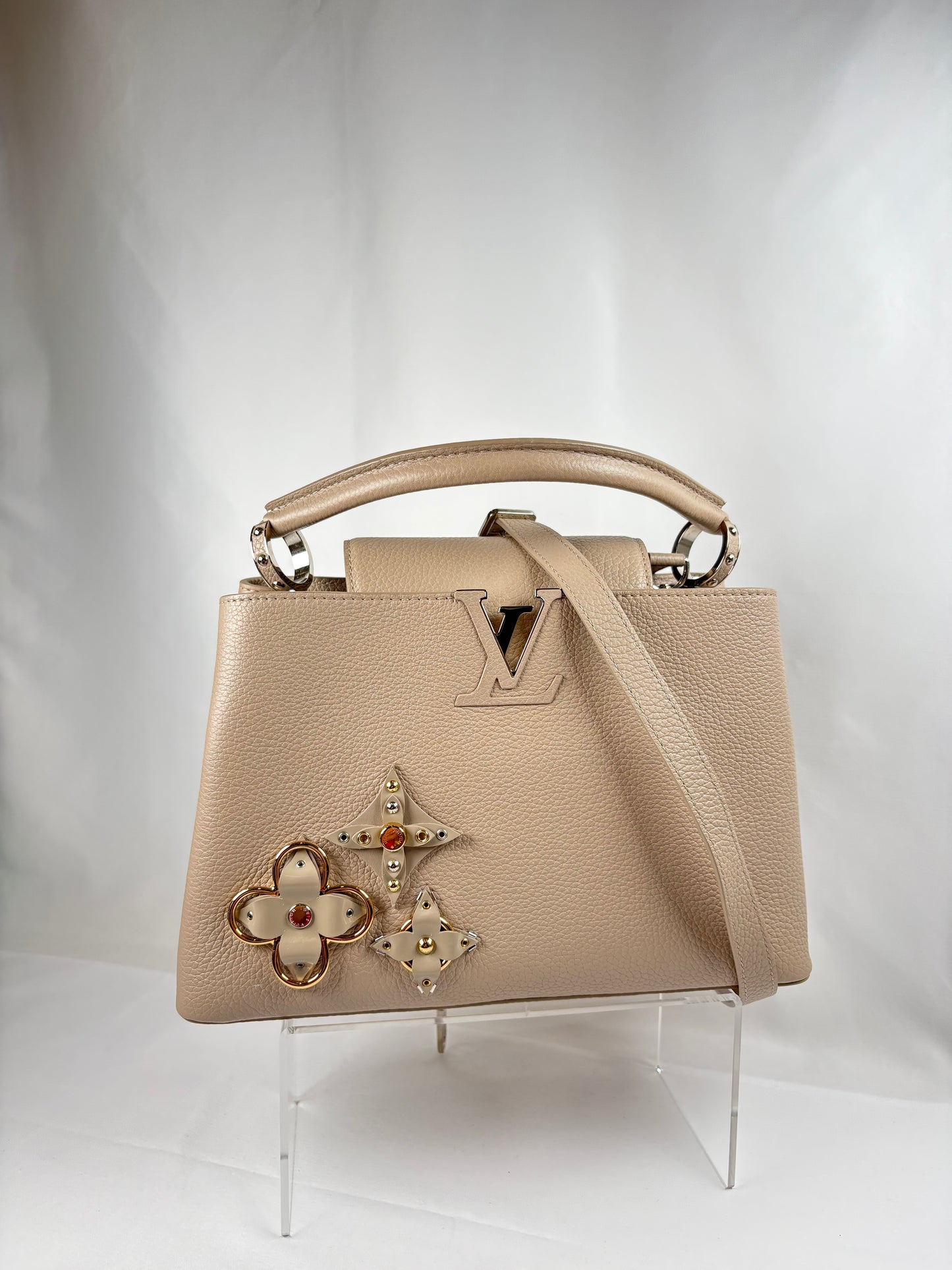 Pre-Owned LOUIS VUITTON Capucines Mechanical Flowers 2017 Grey Handbag, PM