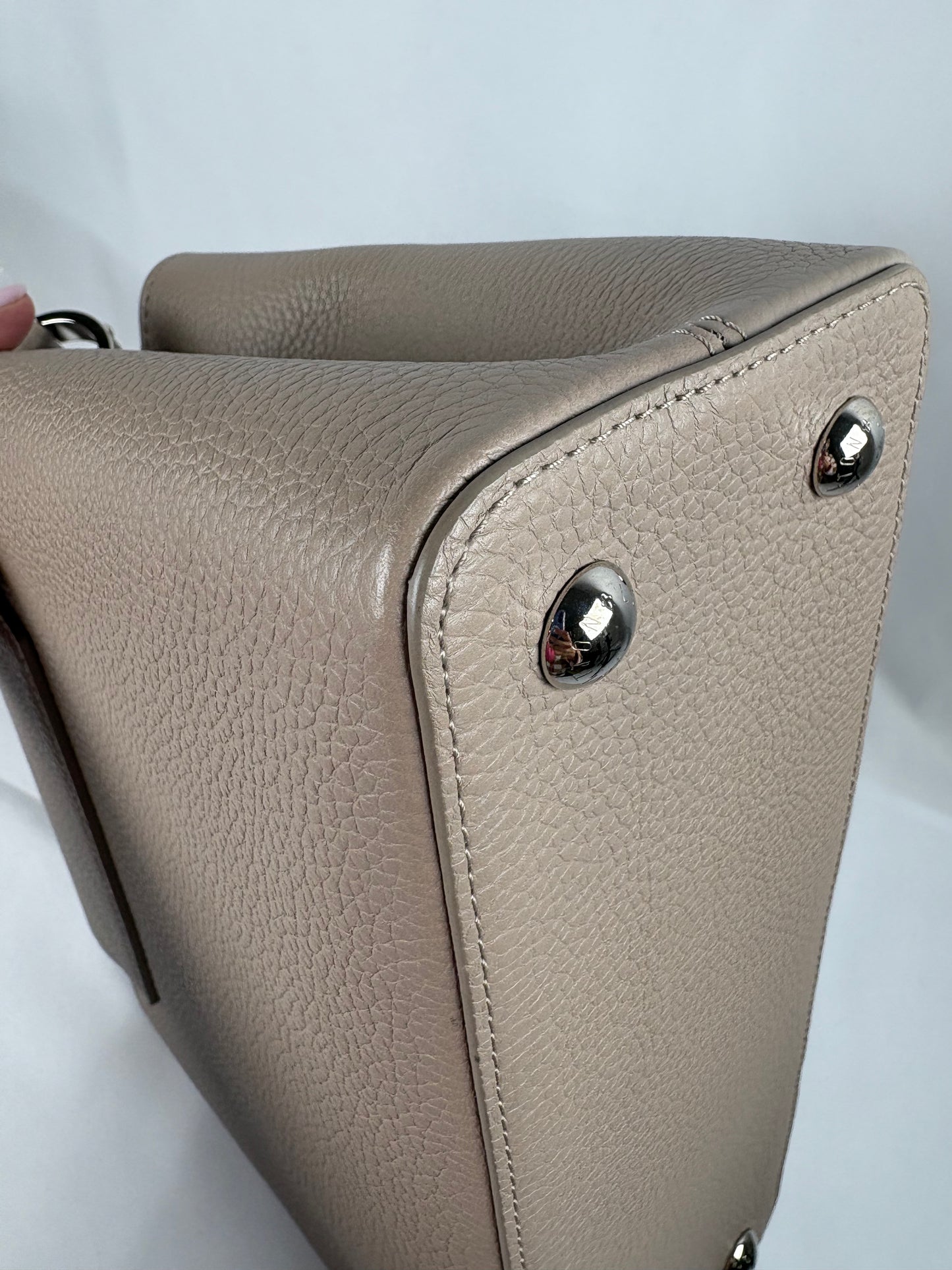 Pre-Owned LOUIS VUITTON Capucines Mechanical Flowers 2017 Grey Handbag, PM