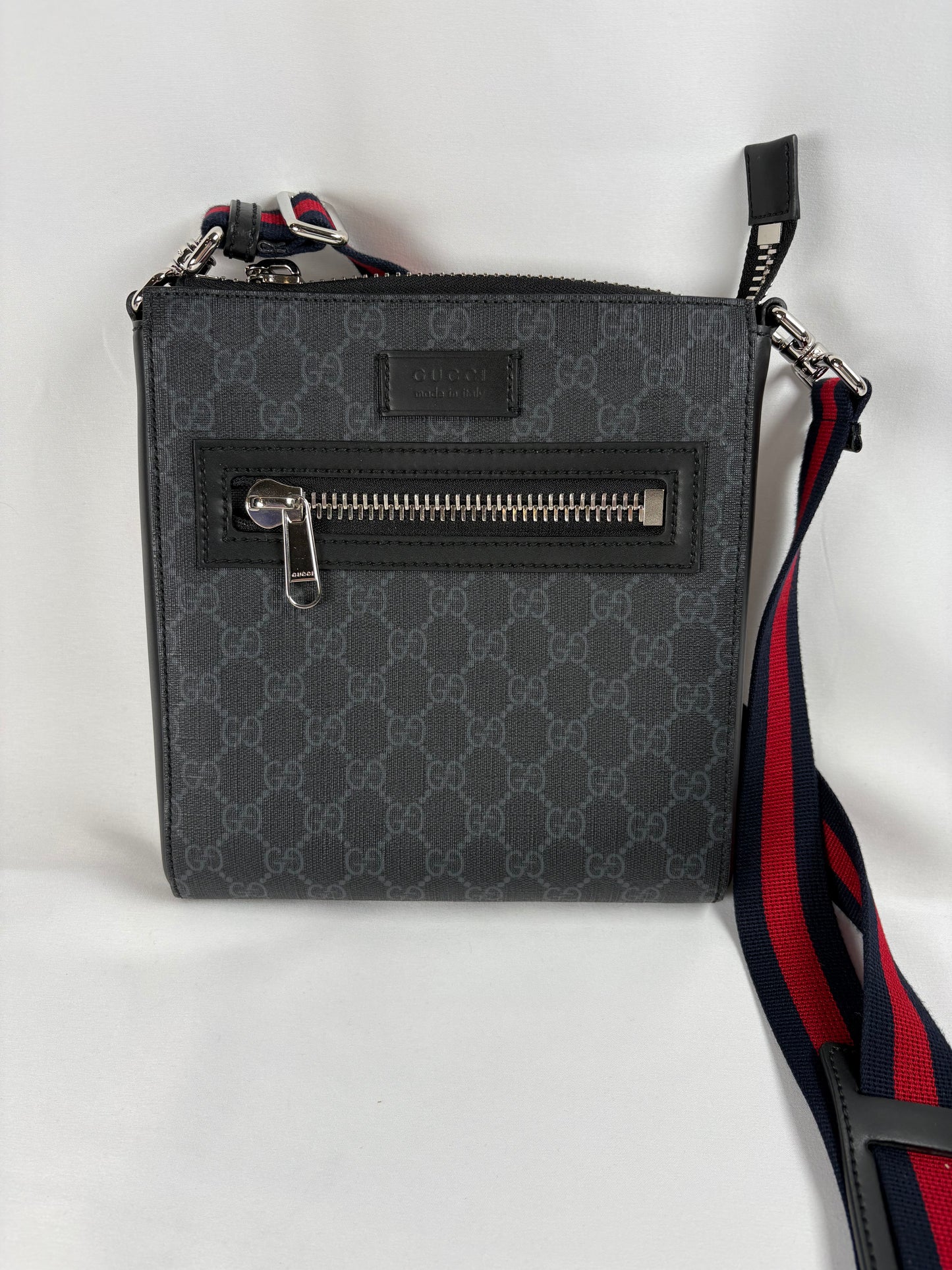 Pre-Owned GUCCI GG Messenger Black Handbag, Small