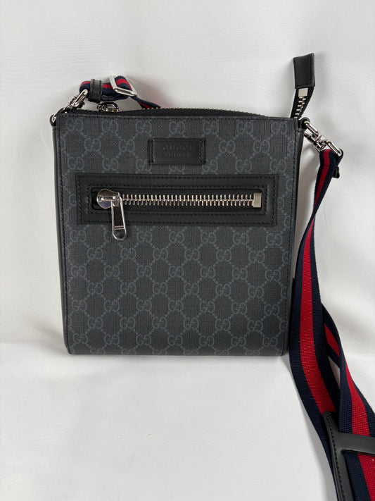 Pre-Owned GUCCI GG Messenger Black Handbag, Small