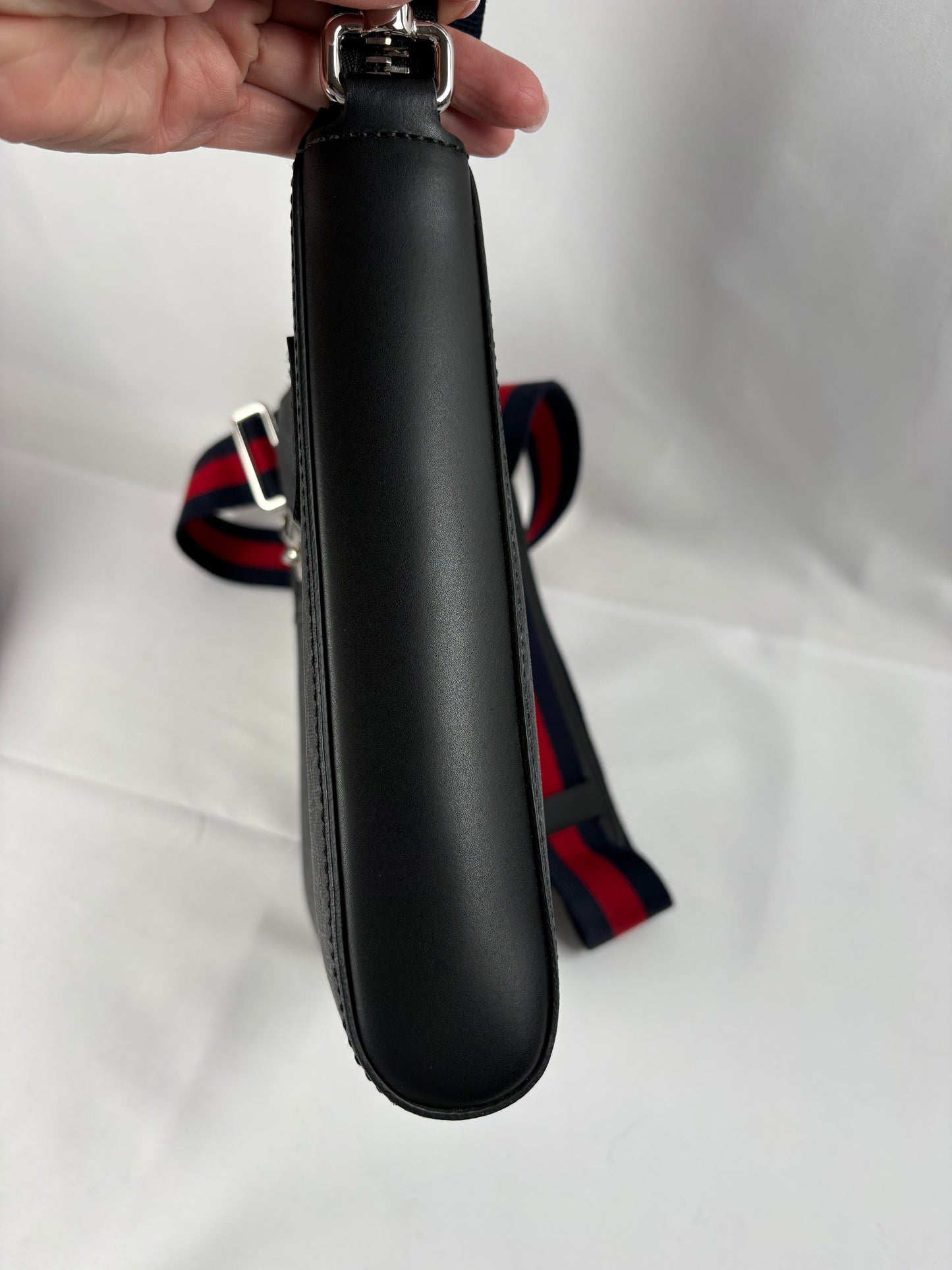 Pre-Owned GUCCI GG Messenger Black Handbag, Small