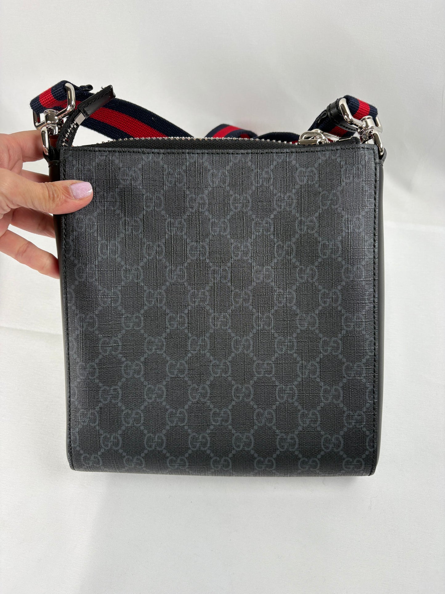 Pre-Owned GUCCI GG Messenger Black Handbag, Small