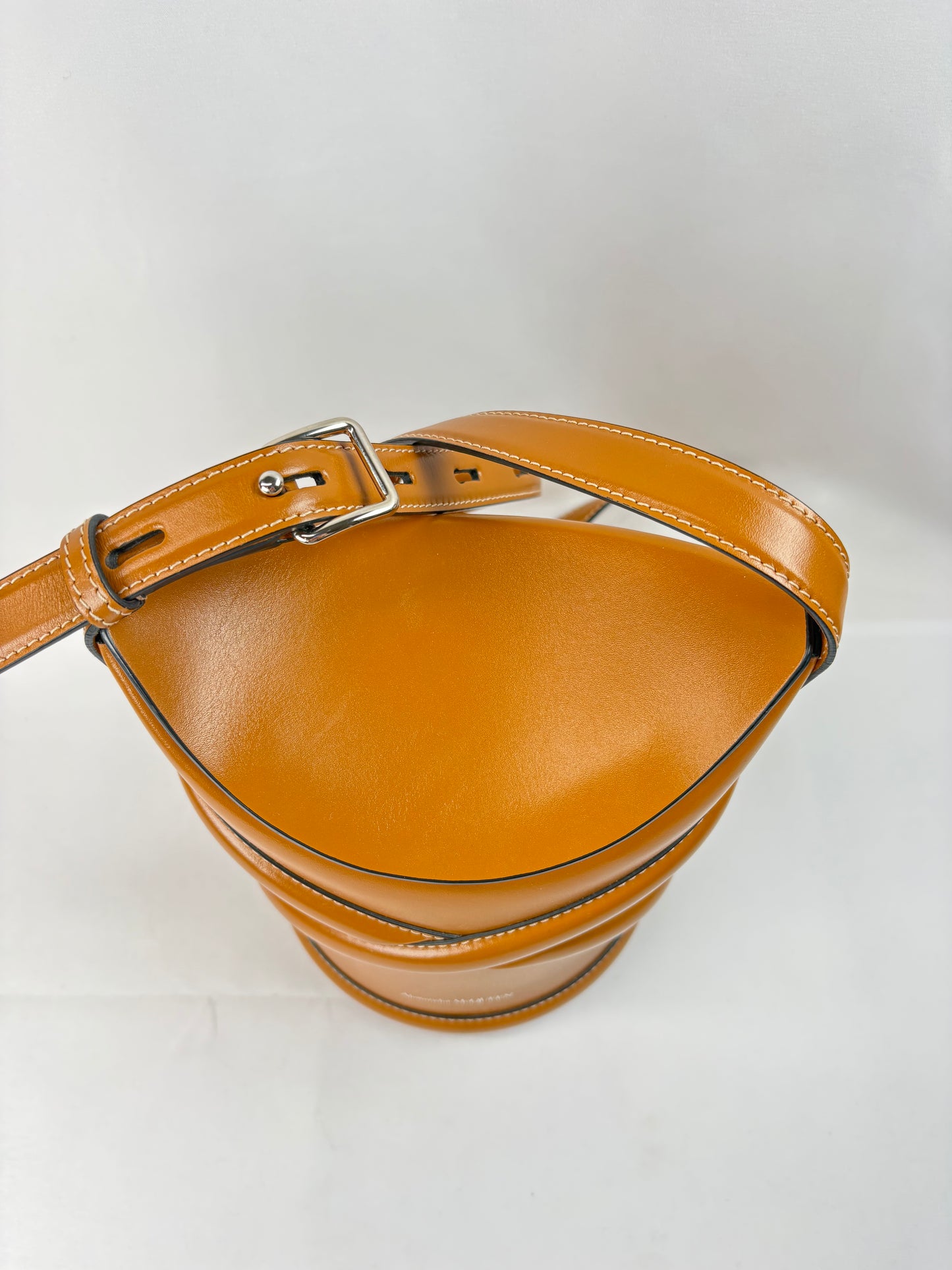 Pre-Owned ALEXANDER MCQUEEN The Curve Bucket Apricot Handbag, Small