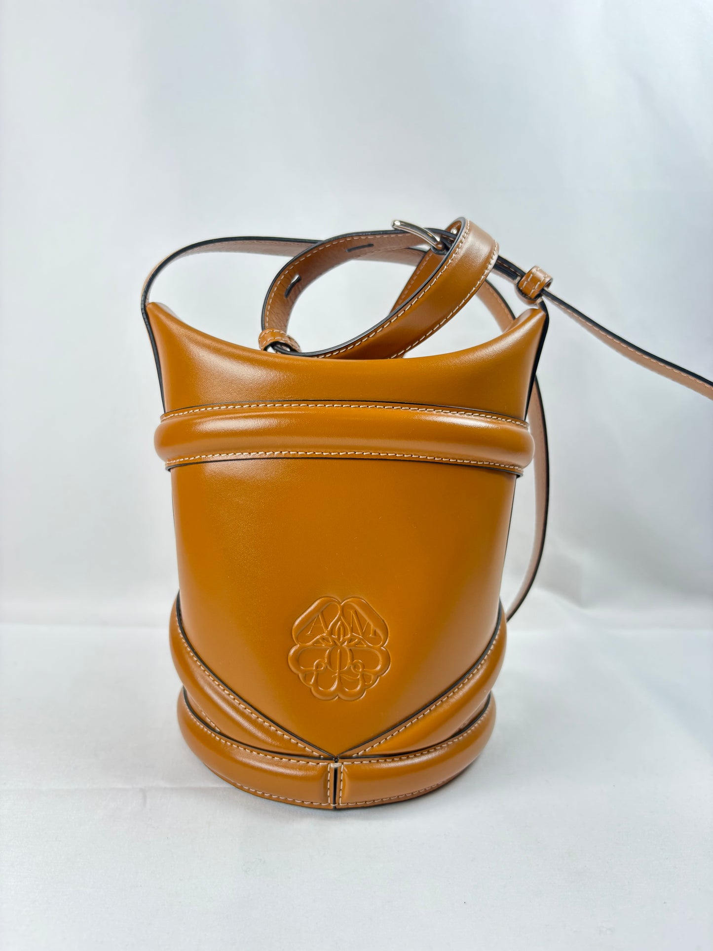Pre-Owned ALEXANDER MCQUEEN The Curve Bucket Apricot Handbag, Small