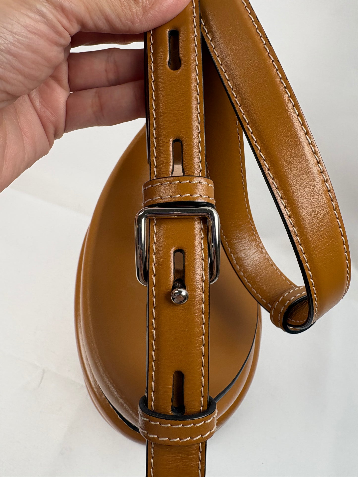 Pre-Owned ALEXANDER MCQUEEN The Curve Bucket Apricot Handbag, Small