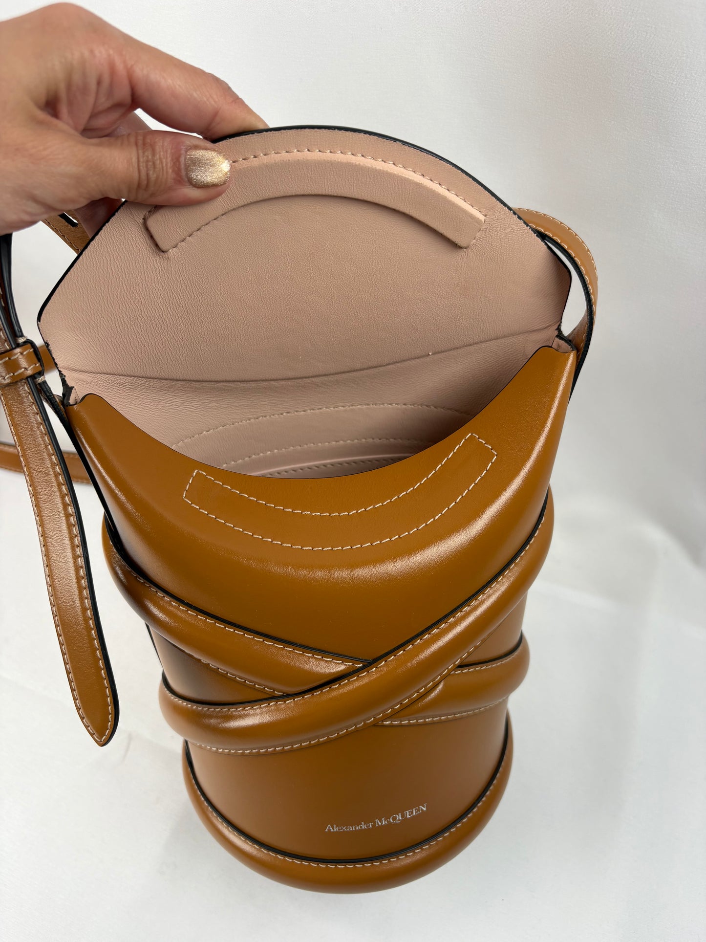 Pre-Owned ALEXANDER MCQUEEN The Curve Bucket Apricot Handbag, Small